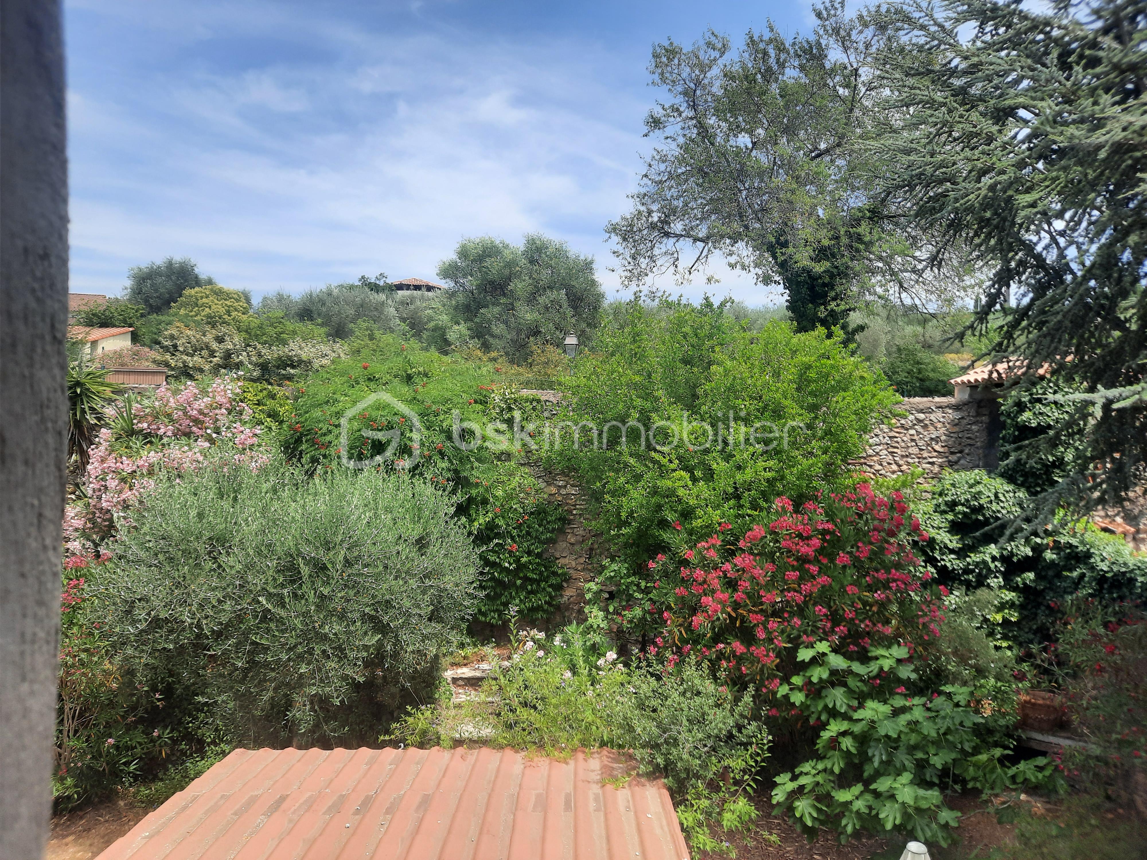 vue chambre maison BAGNOLS EN FORET proche de FREJUS.jpg