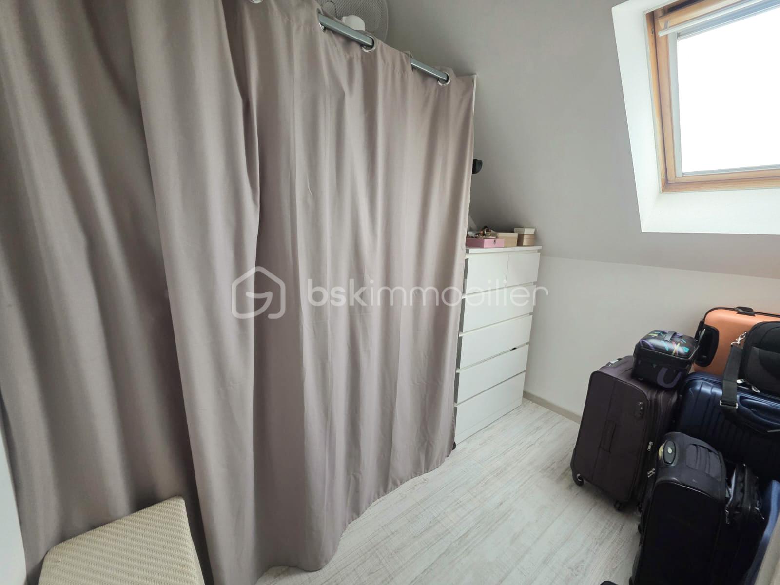 Maison traditionnelle de 124 m² - DRESSING .jpg