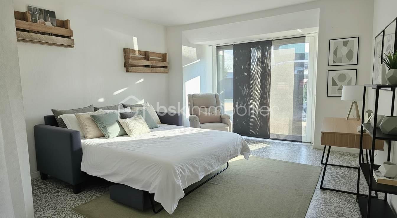 Maison de 198 m² - chambre du fond .jpg