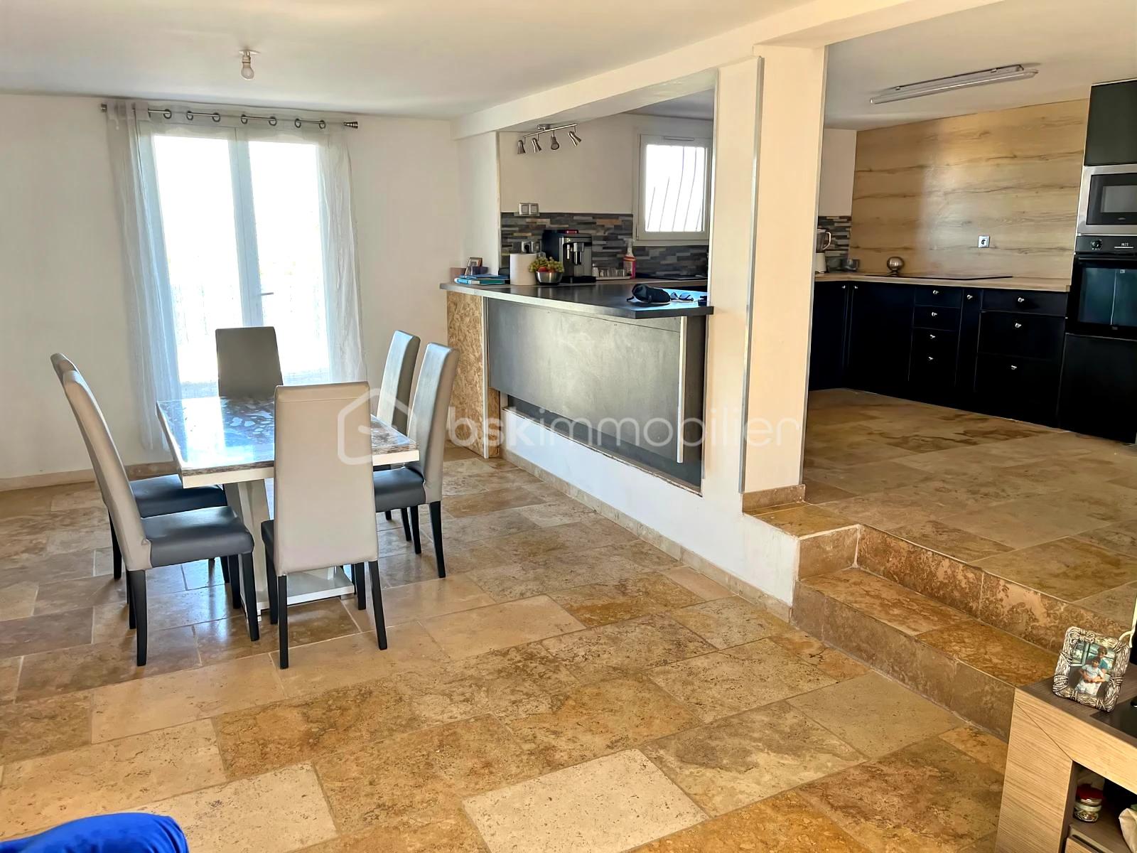 Maison traditionnelle de 133 m² - liloo-downloaderIU6a8y