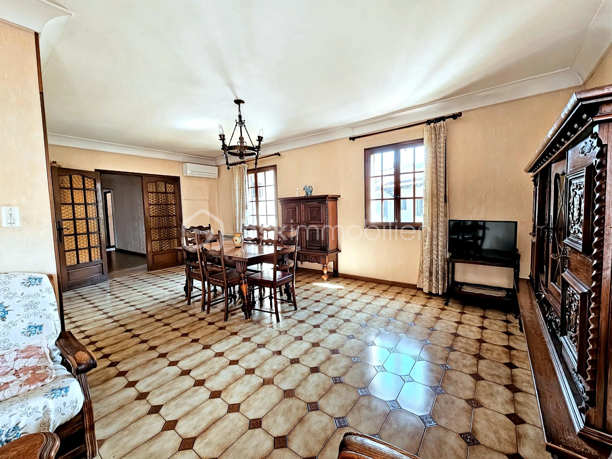 Maison de 232 m² - ec53ab43-1820-45af-b246-b32323e4a9aa.jpg