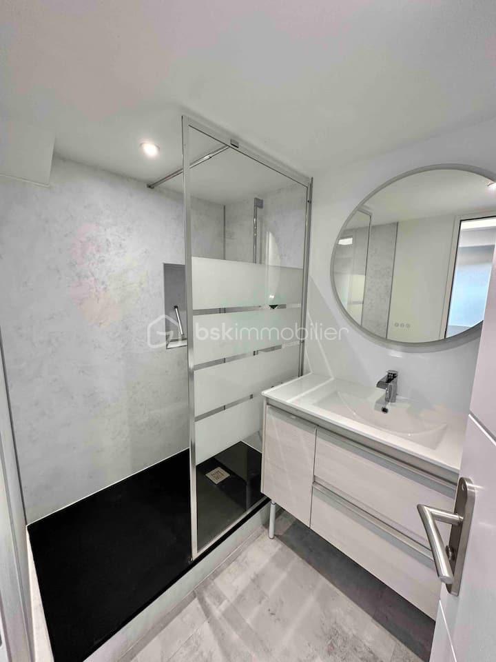 Maison de ville de 85 m² - RDC SALLE DE BAIN FILLES.jpg