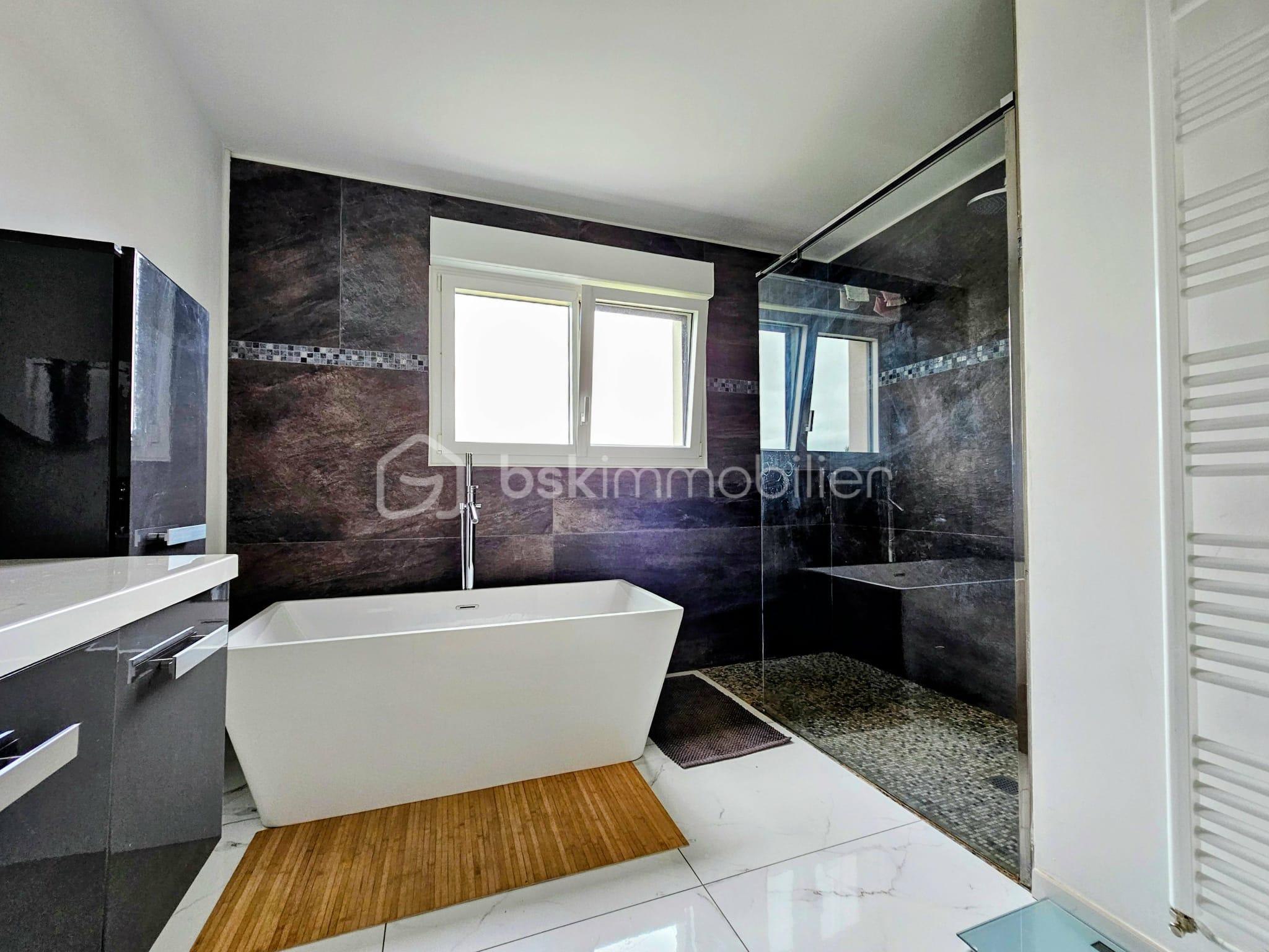 Maison contemporaine de 110 m² - b9649e10-3531-4f1a-9947-b32eba0acbdb.jpg