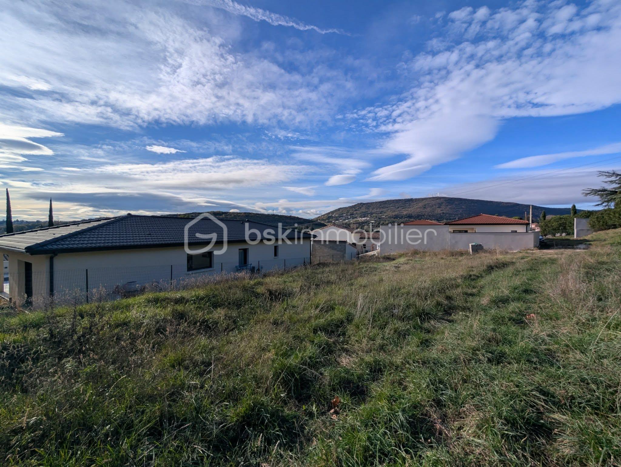 Terrain de 767 m² - 594071420_10224603795362683_5378370844672995189_n.jpg