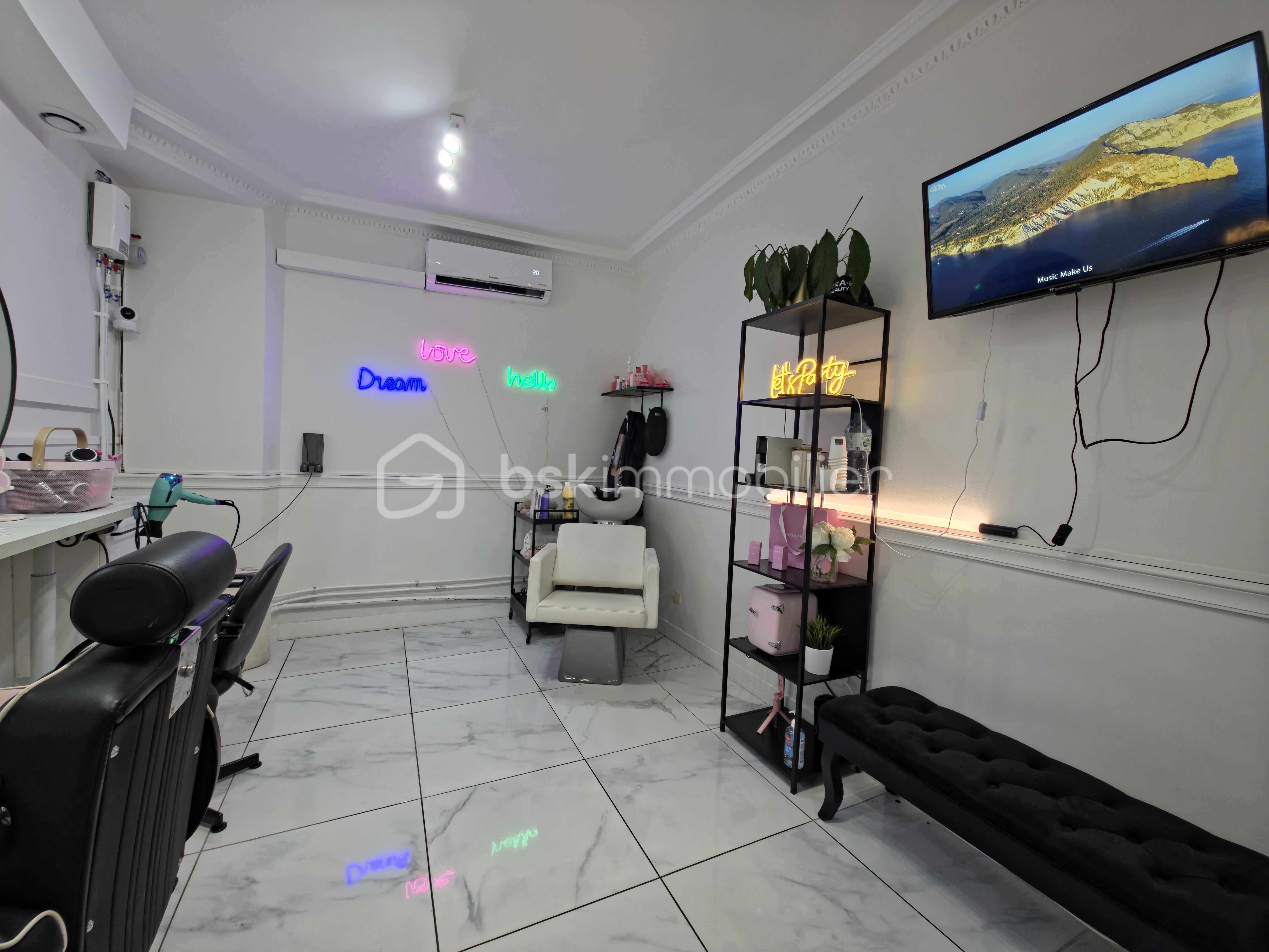 Local d'activités de 11 m² - 20251217_155856.jpg