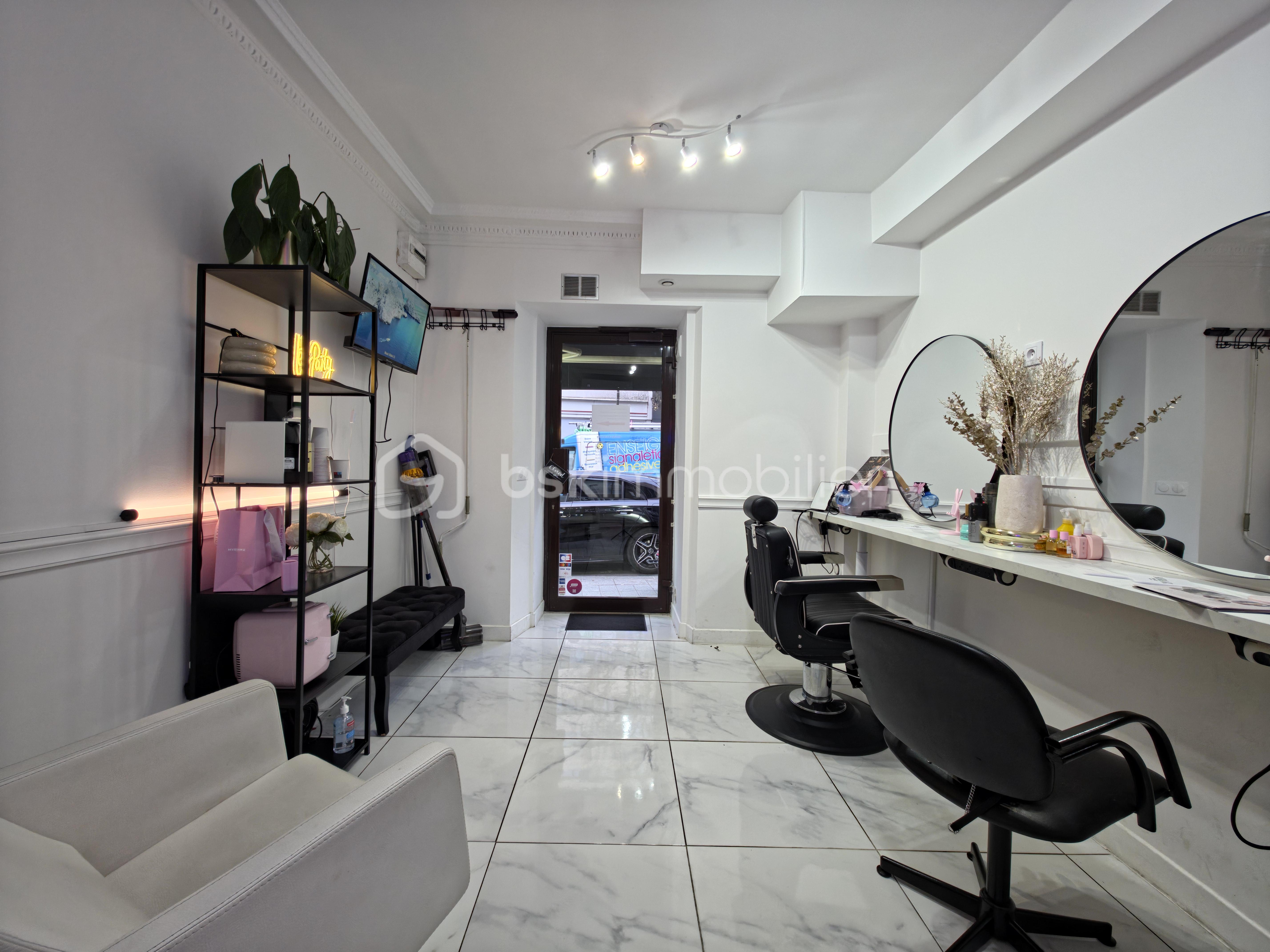 Local d'activités de 11 m² - 20251217_160104.jpg