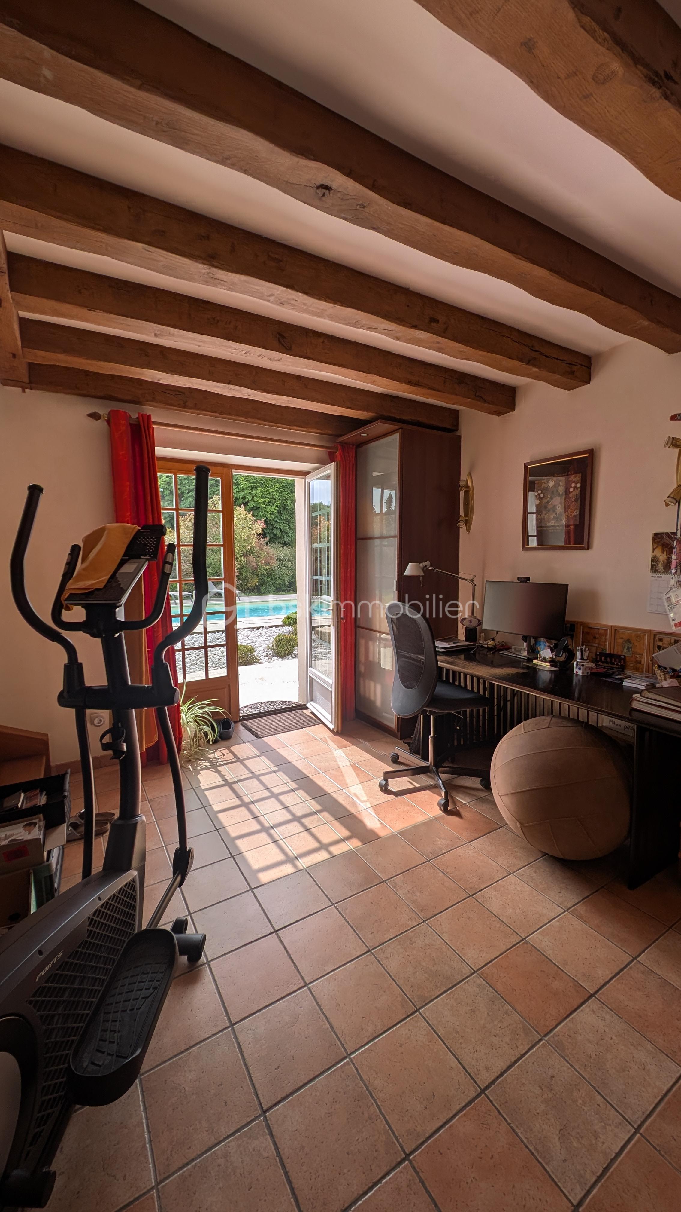 Maison en pierre de 210 m² - PXL_20250522_083746266.MP.jpg