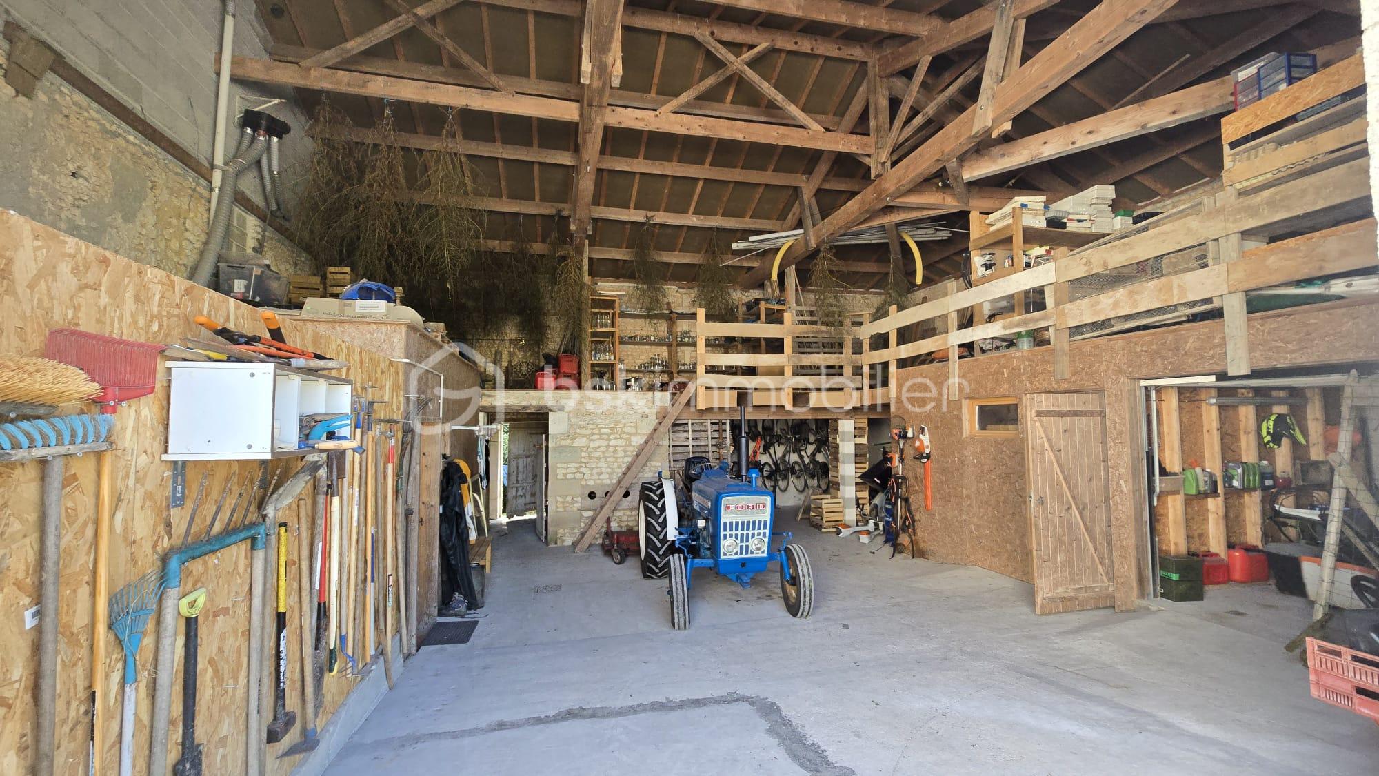 Maison de 531 m² - grange 2.jpg