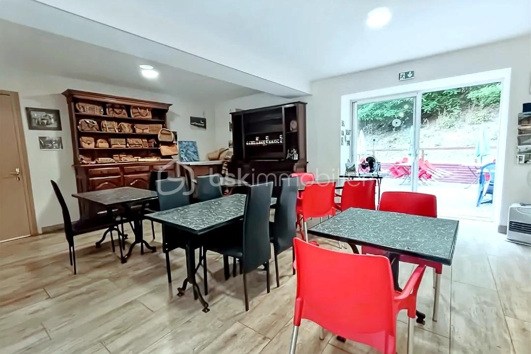 Maison de 240 m² - hoqi-5c539f5256c340cba8e01d2fbce17dcb.jpg