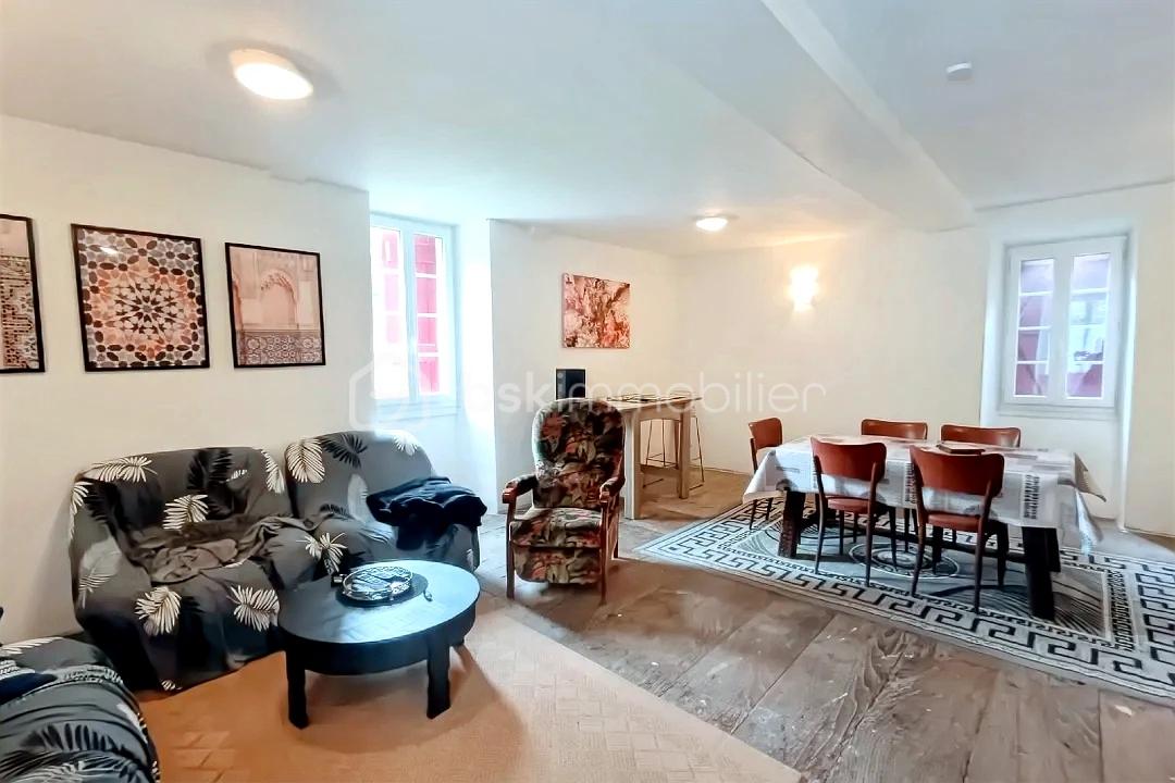 Maison de 240 m² - hoqi-60538f3e10c74371afcbad6e8d7f2e3d.jpg