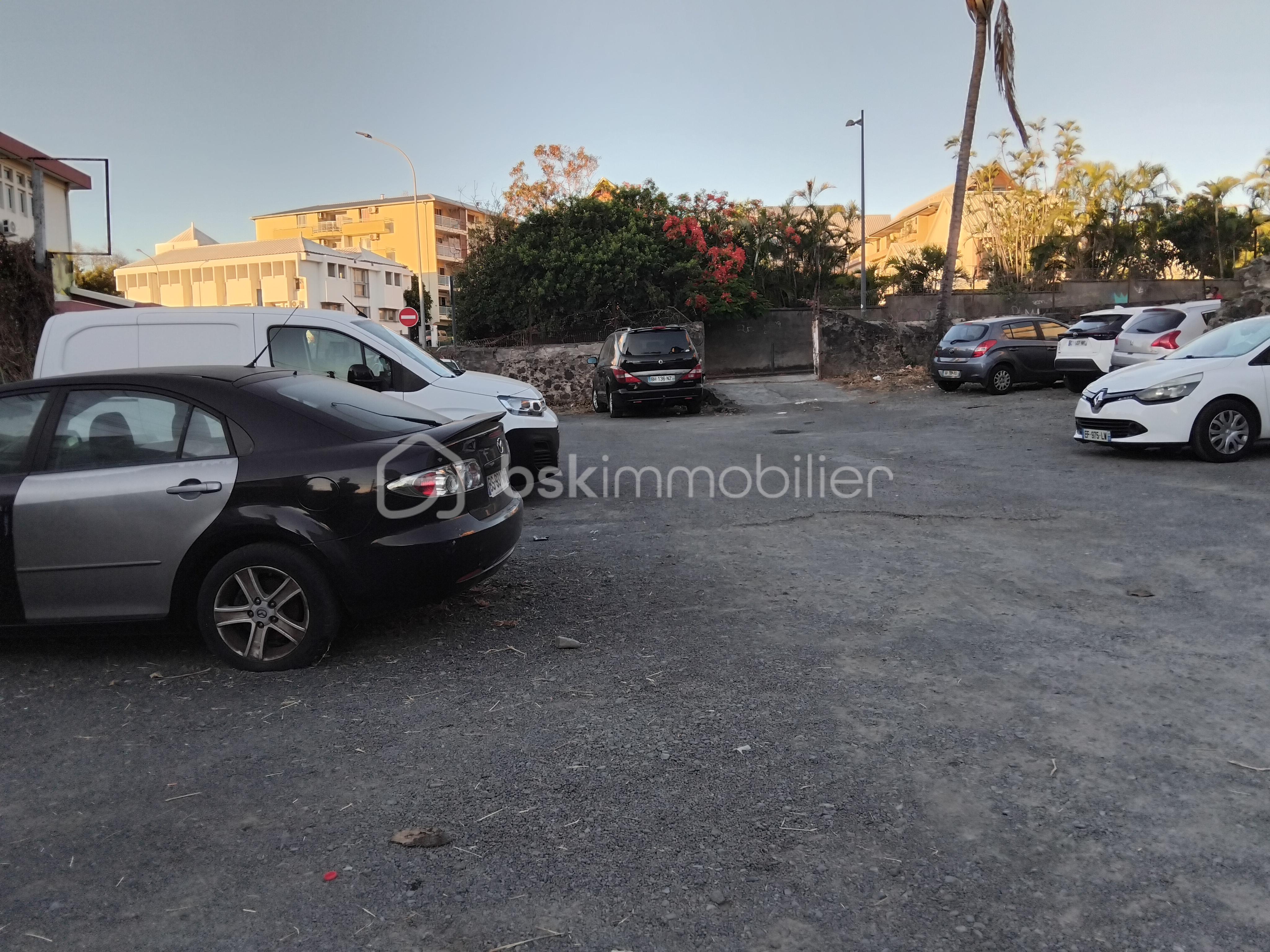 Fonds de commerce - parking.jpg