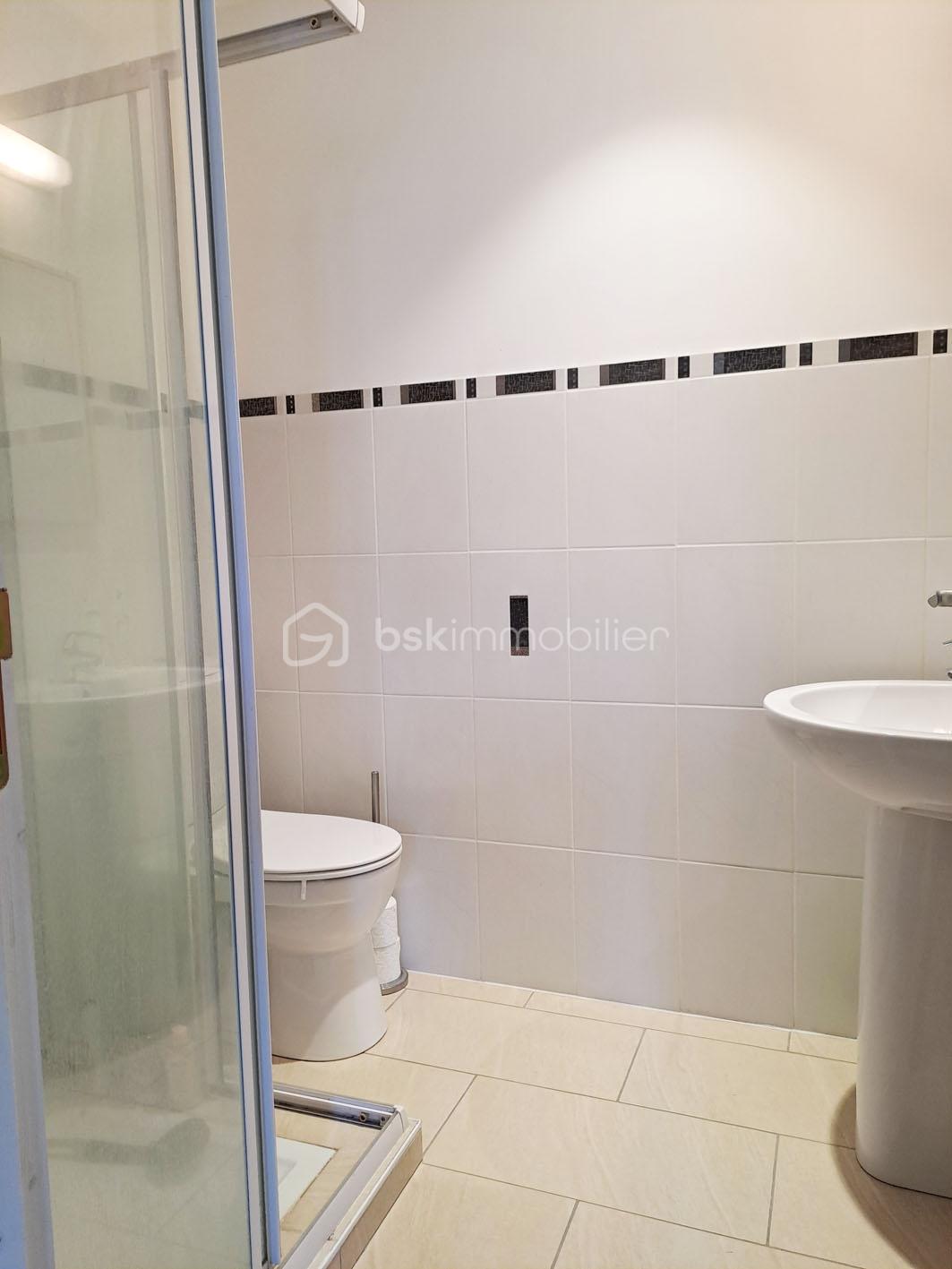 22 LASSE CHAMBRE 2.jpg