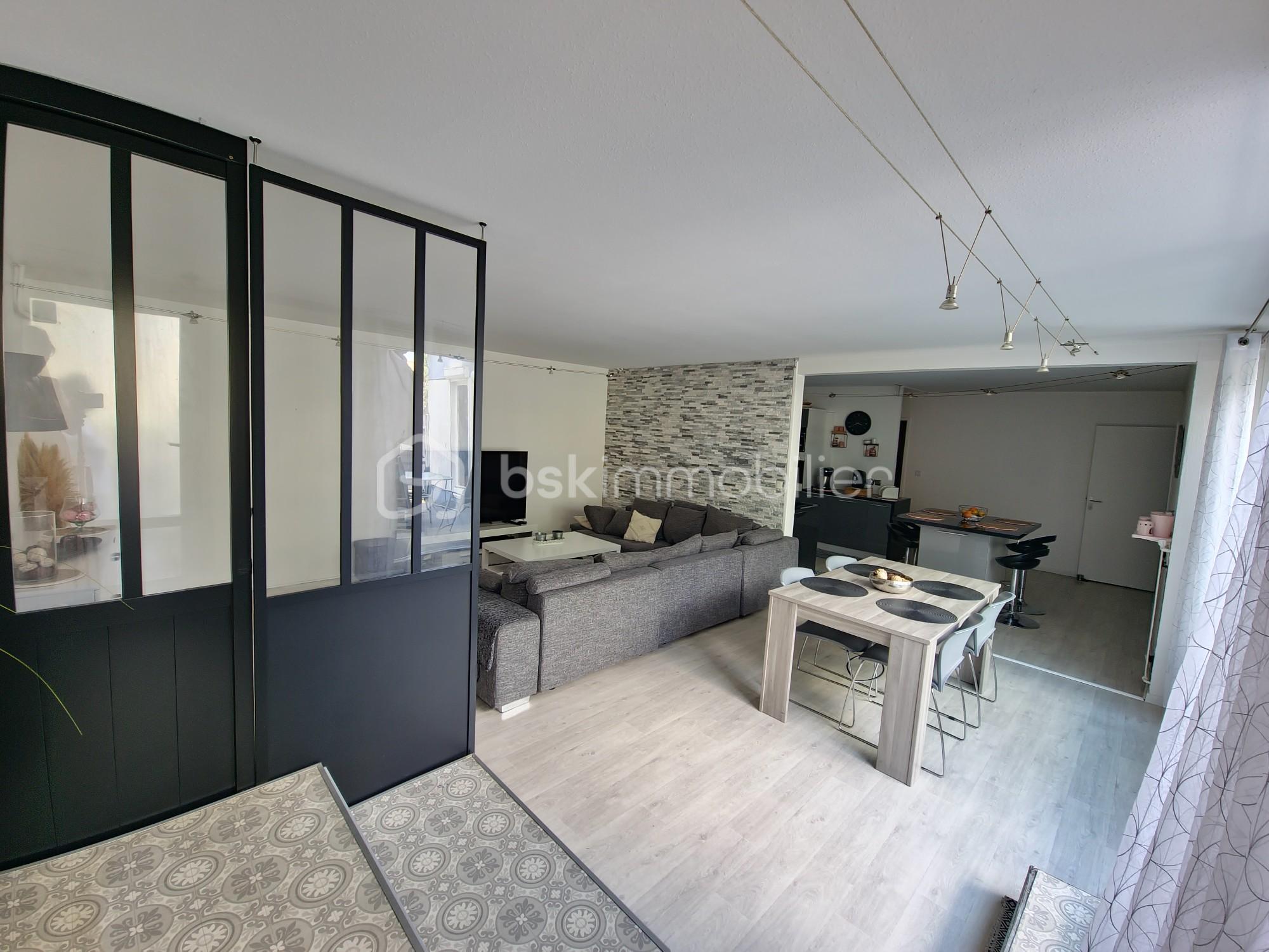 Maison de 99 m² - C entree vers piece de vie.jpg