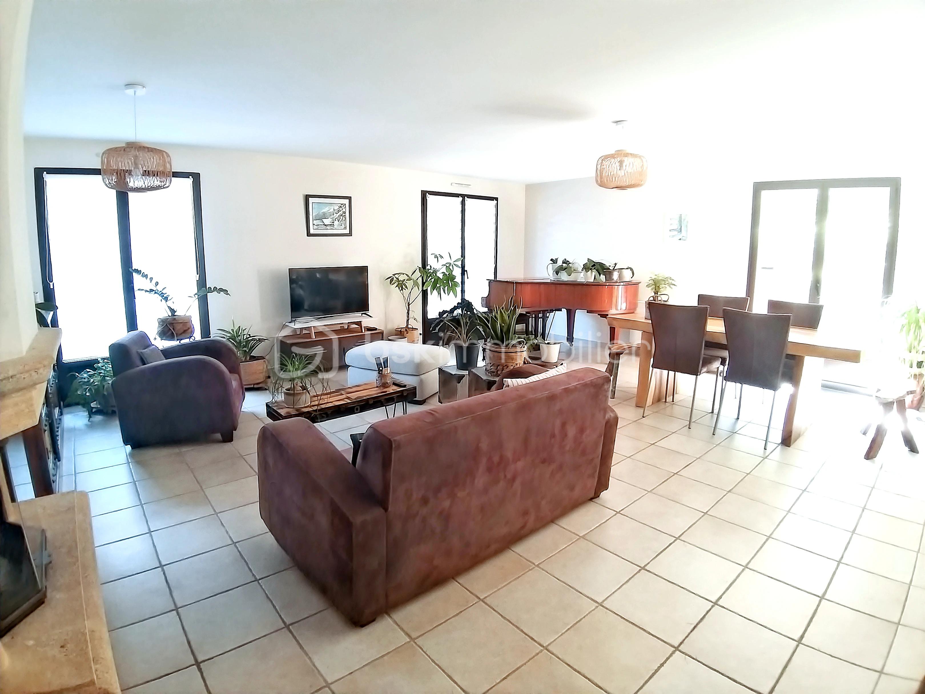 Maison traditionnelle de 170 m² - liloo-downloaderxuG0vC