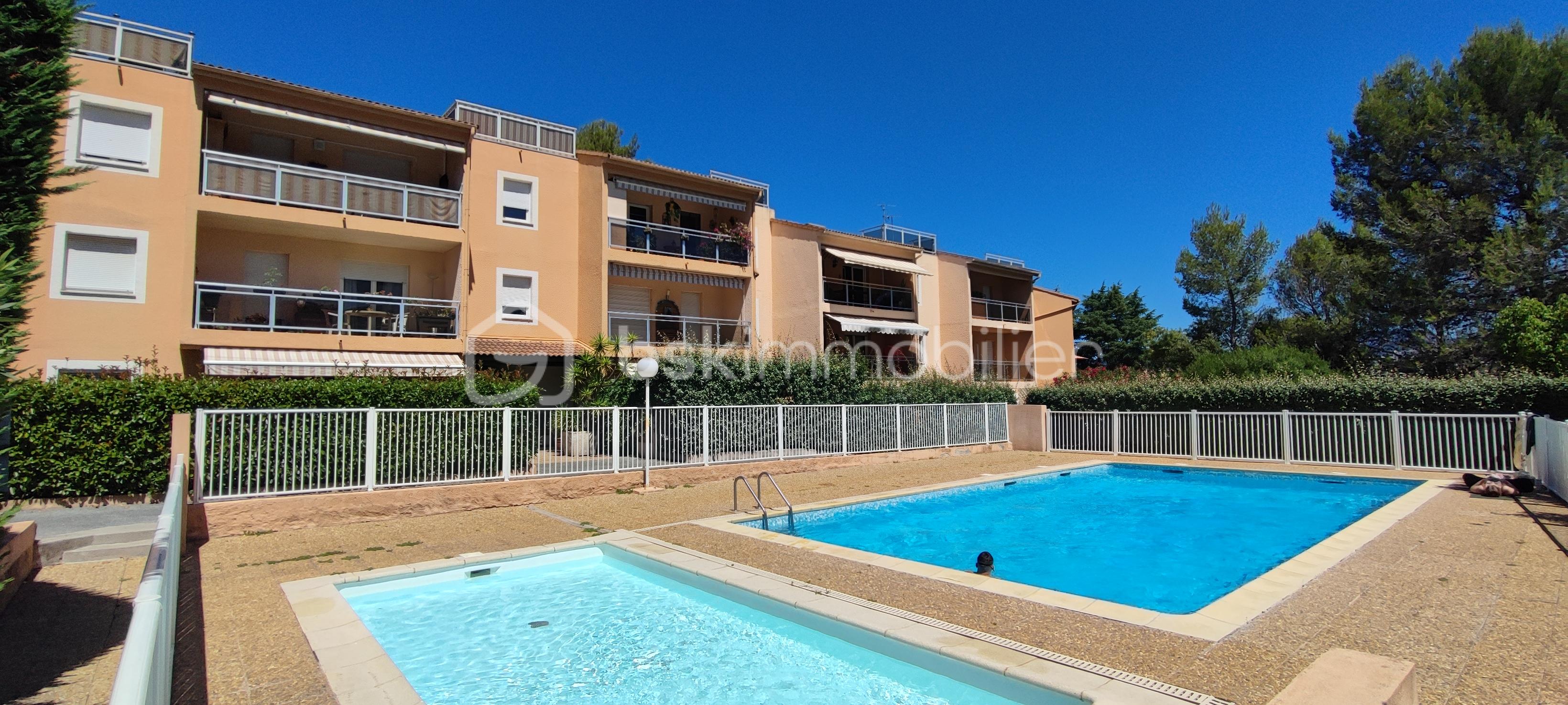 Immeuble de 65 m² - Caillet facade piscine.jpg