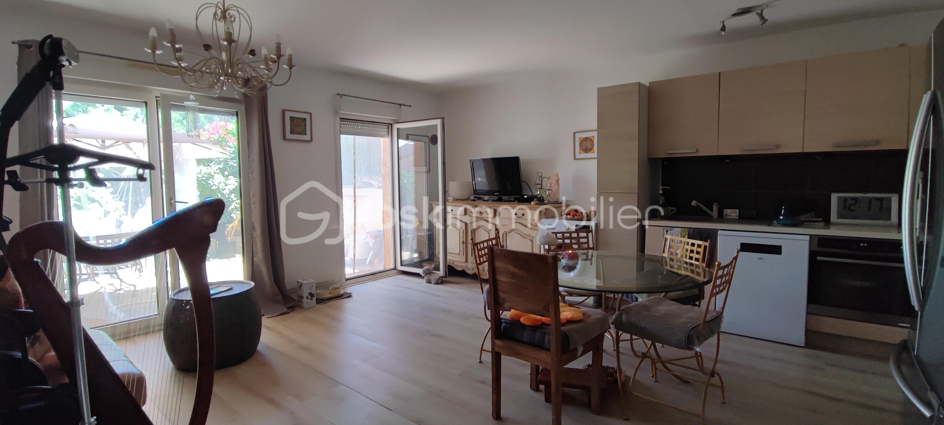 Immeuble de 65 m² - caillet cuisine sejour 2.jpg