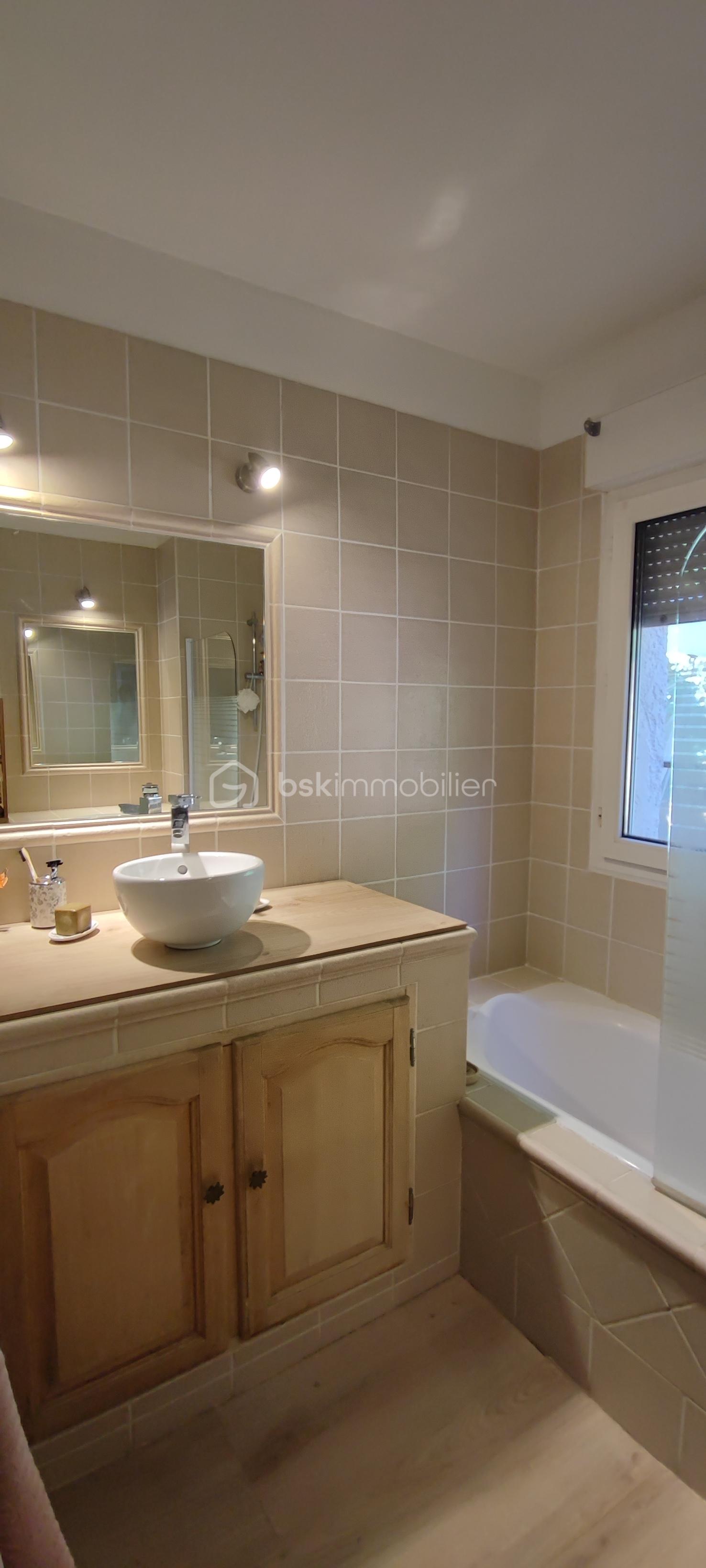 Immeuble de 65 m² - caillet S de Bains 1.jpg