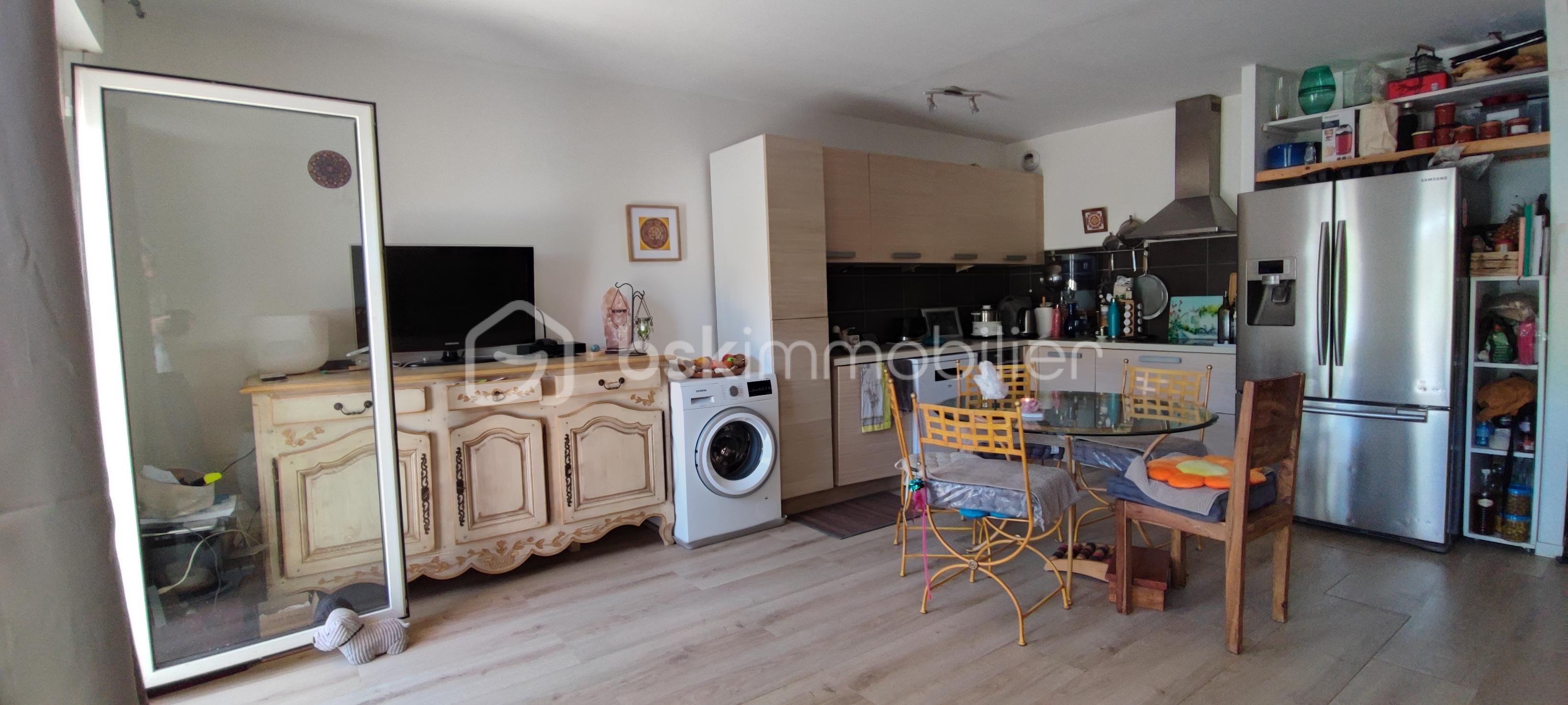 Immeuble de 65 m² - caillet cuisine sejour 1.jpg
