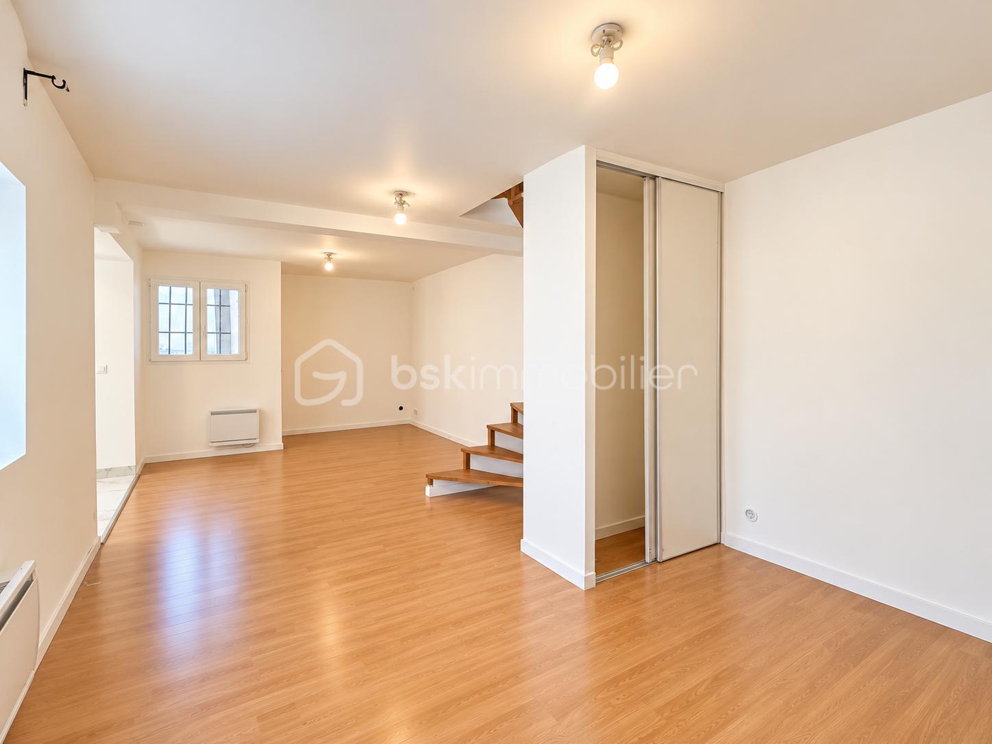 Intérieur moderne lumineux et épuré.png