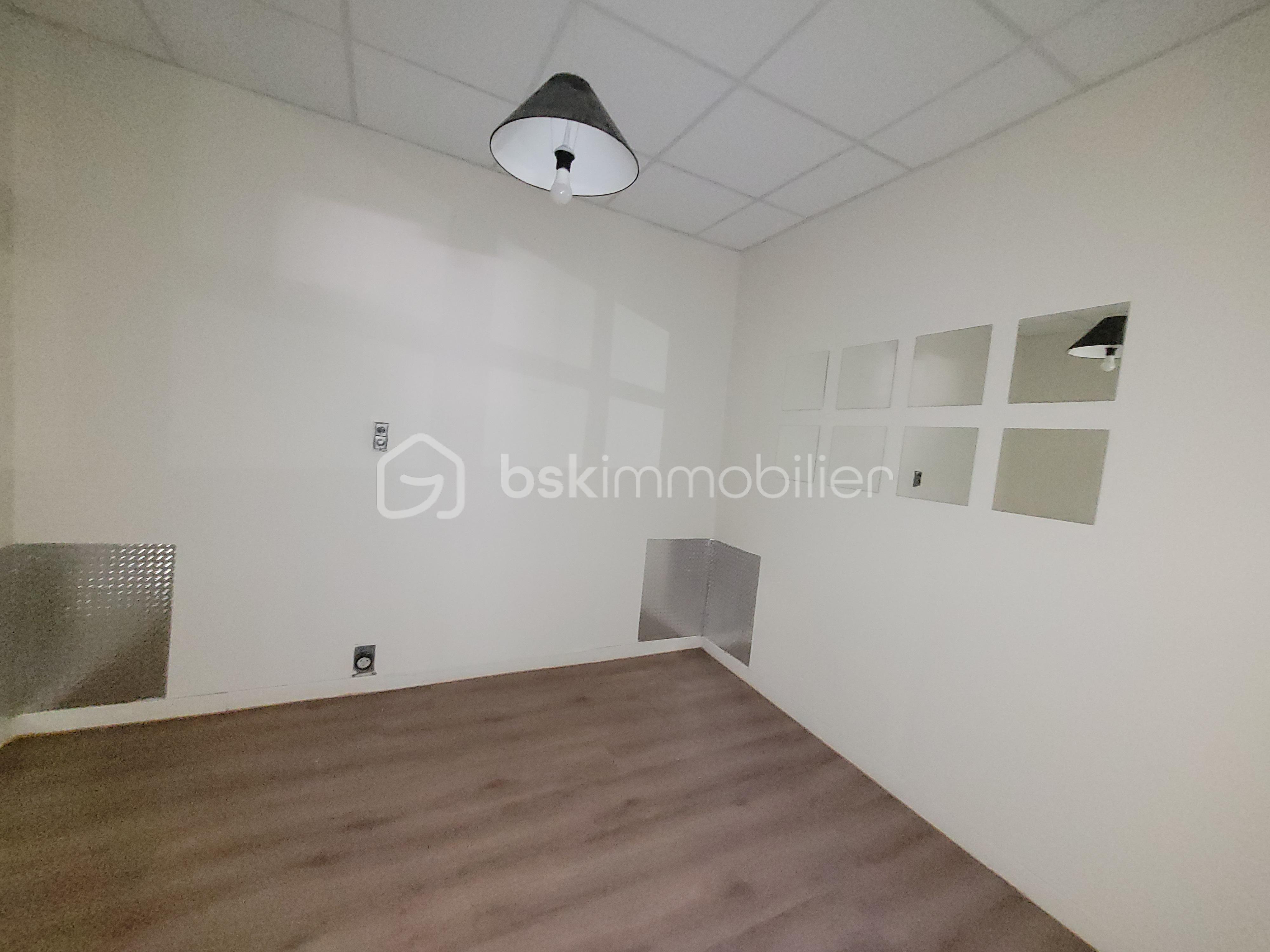 Local d'activités de 217 m² - 20250709_114518.jpg