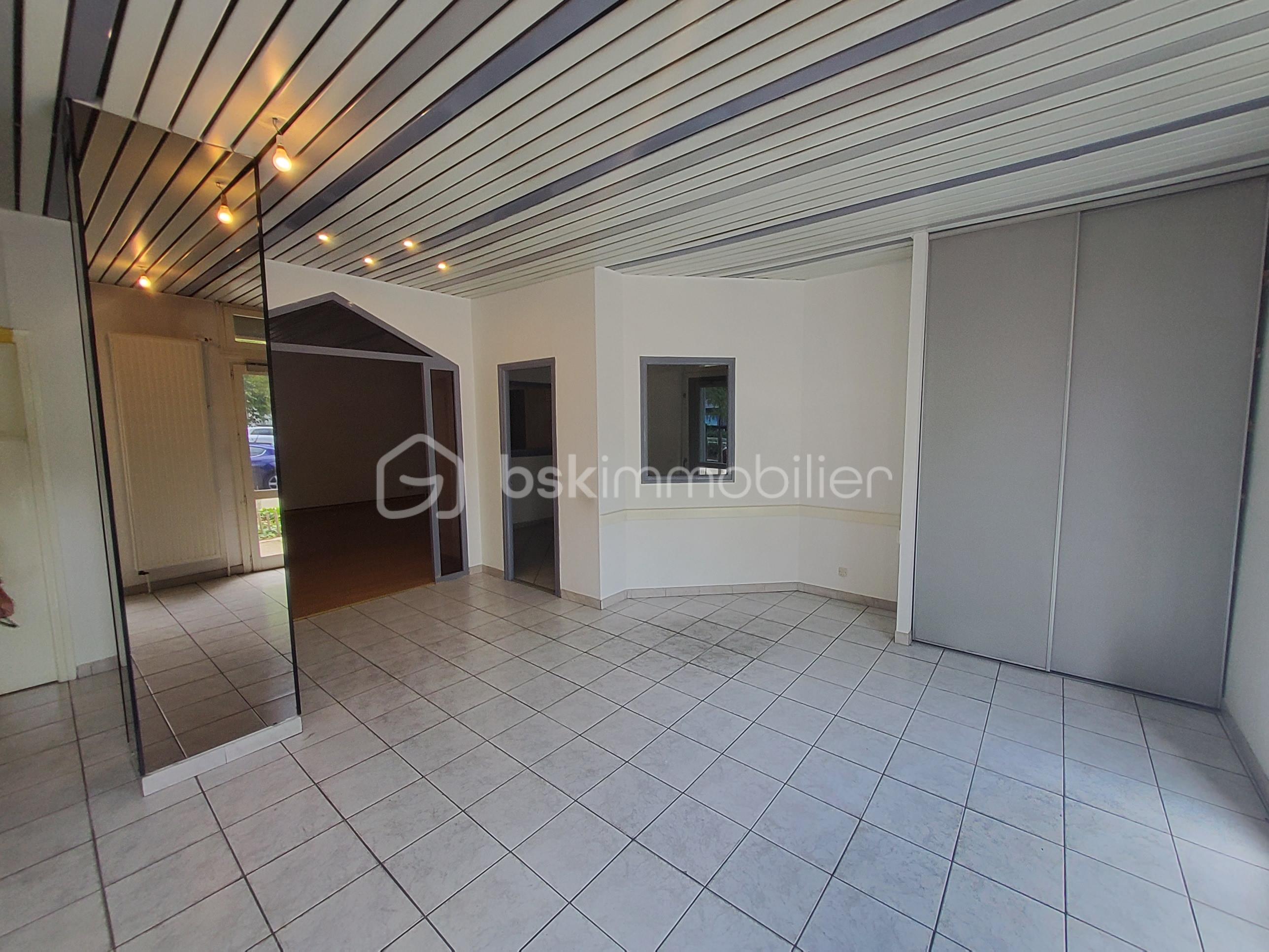 Bureau de 116,48 m² - 20250909_142618.jpg