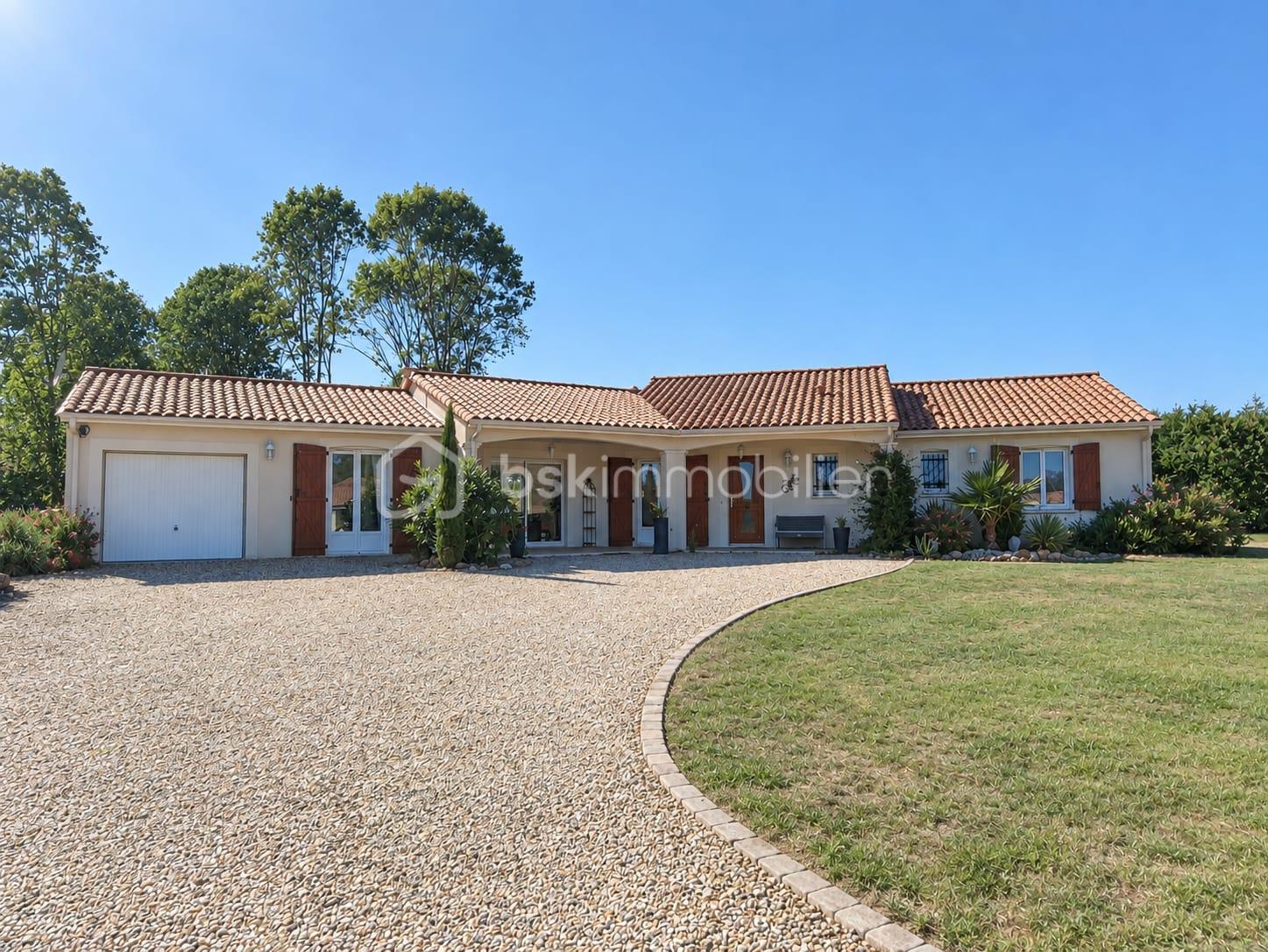 Maison 6 pièces 148 m² · à Eyraud-Crempse-Maurens · 148 m² · 295 000 €