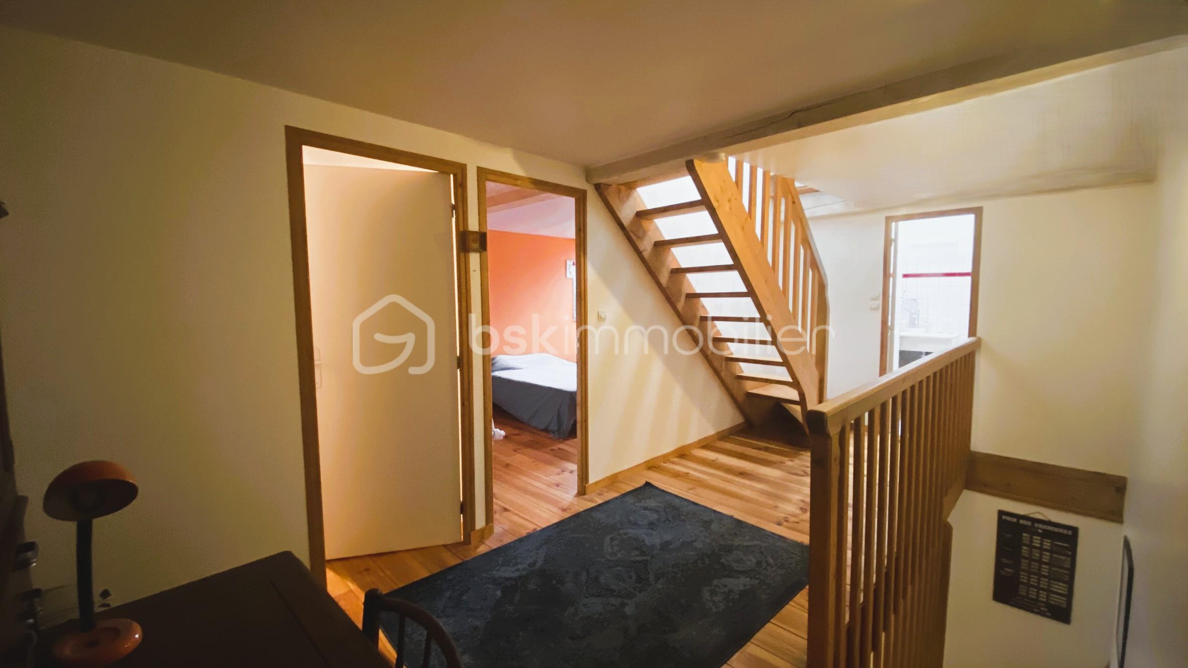 Maison ancienne de 200 m² - palier.JPEG