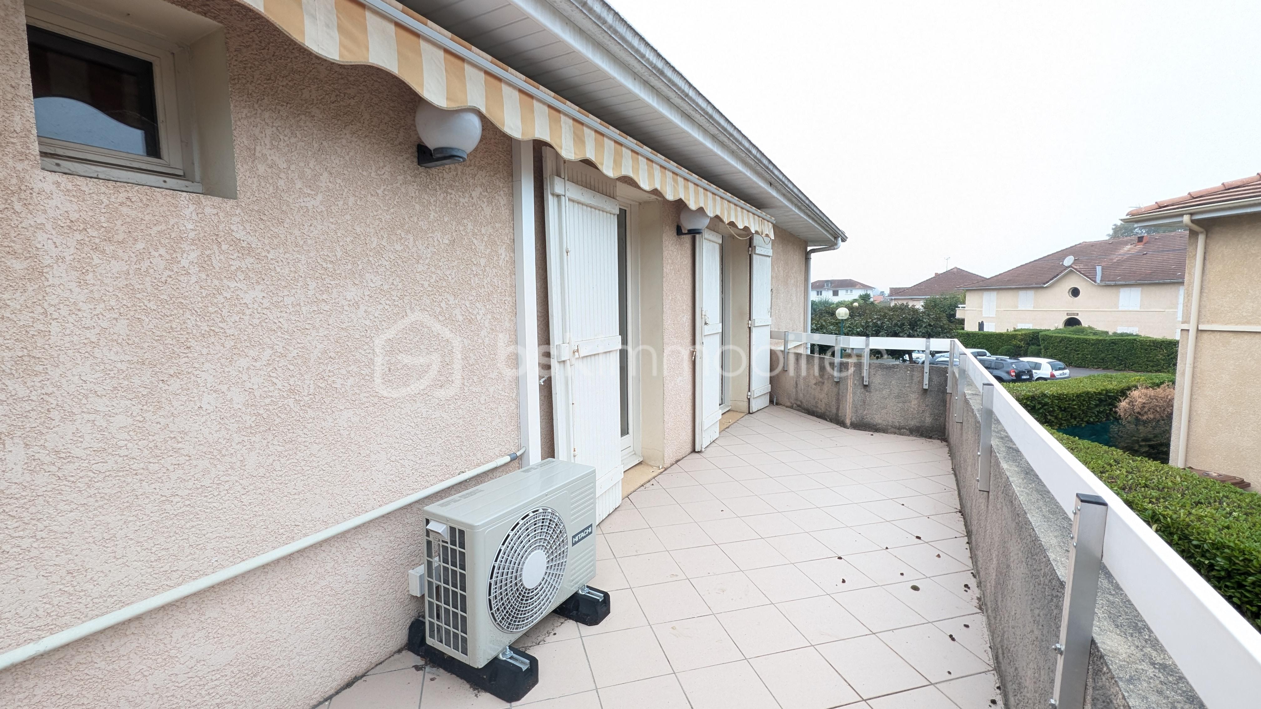 terasse stores appartement  dernier étage résidence sécurisée hippodrome de pau T4.jpg