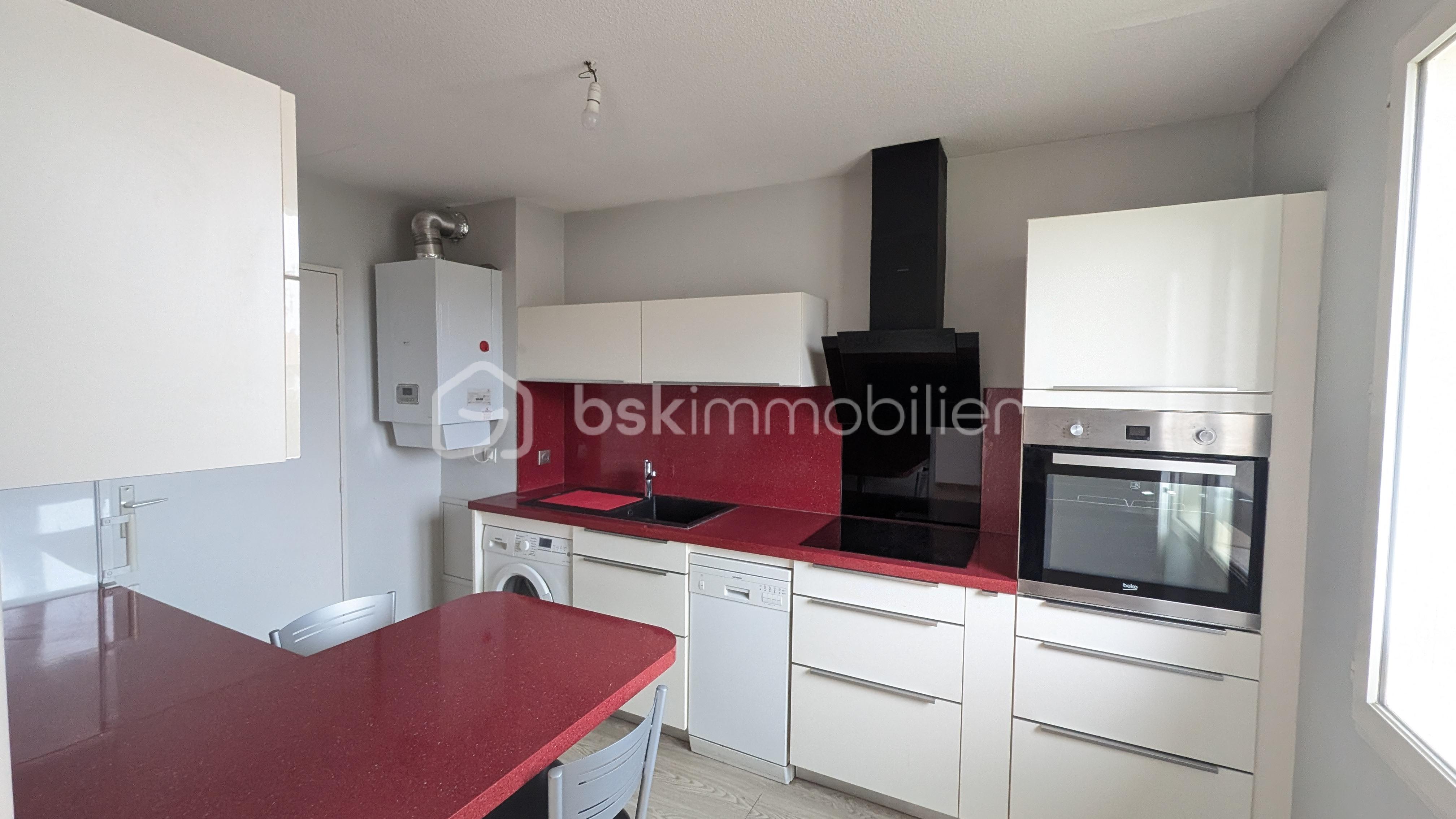 cuisine aménagée appartement résidence sécurisée hippodrome de pau T4.jpg