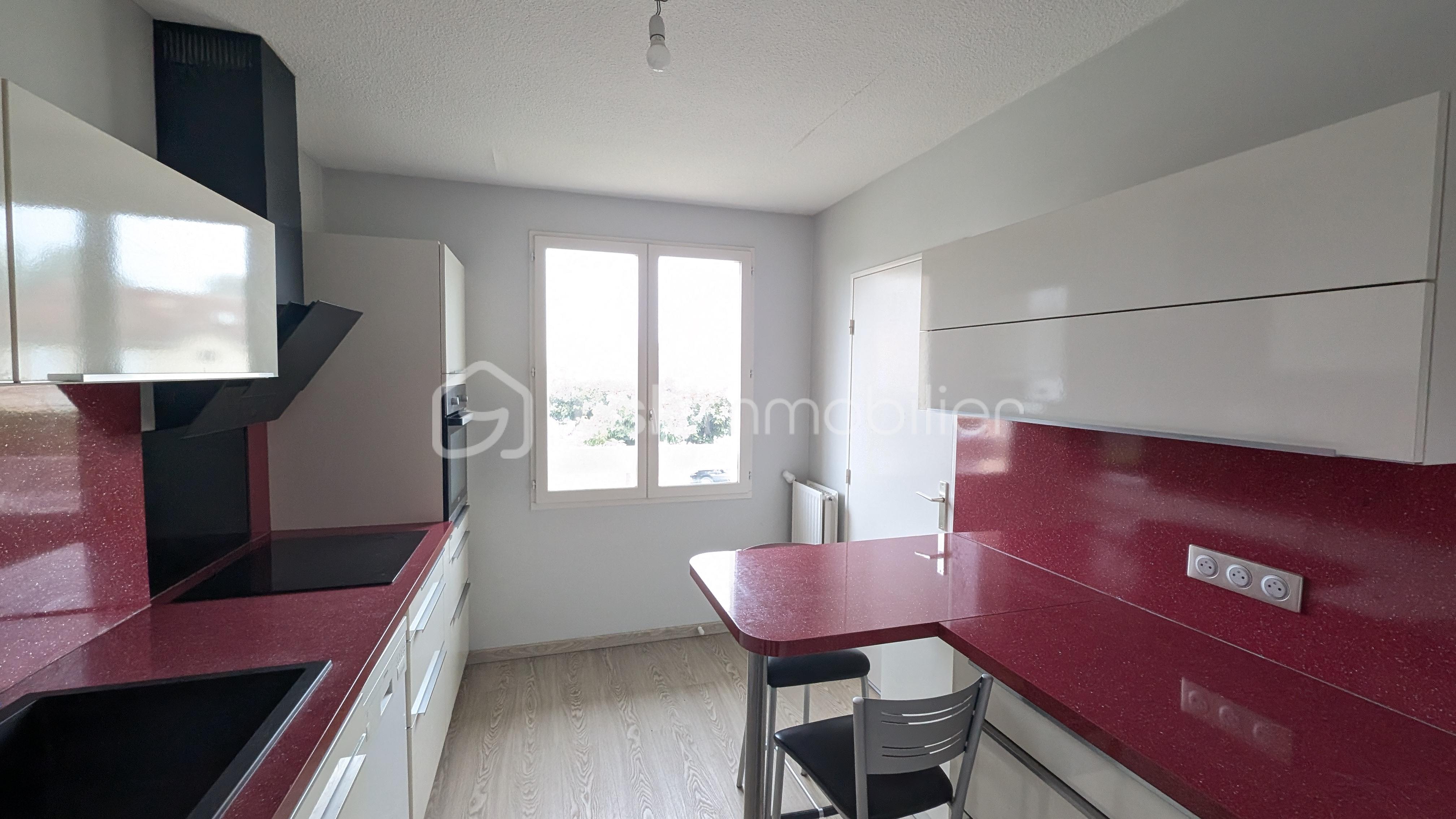 Cuisine équipée appartement  dernier étage résidence sécurisée hippodrome de pau T4.jpg