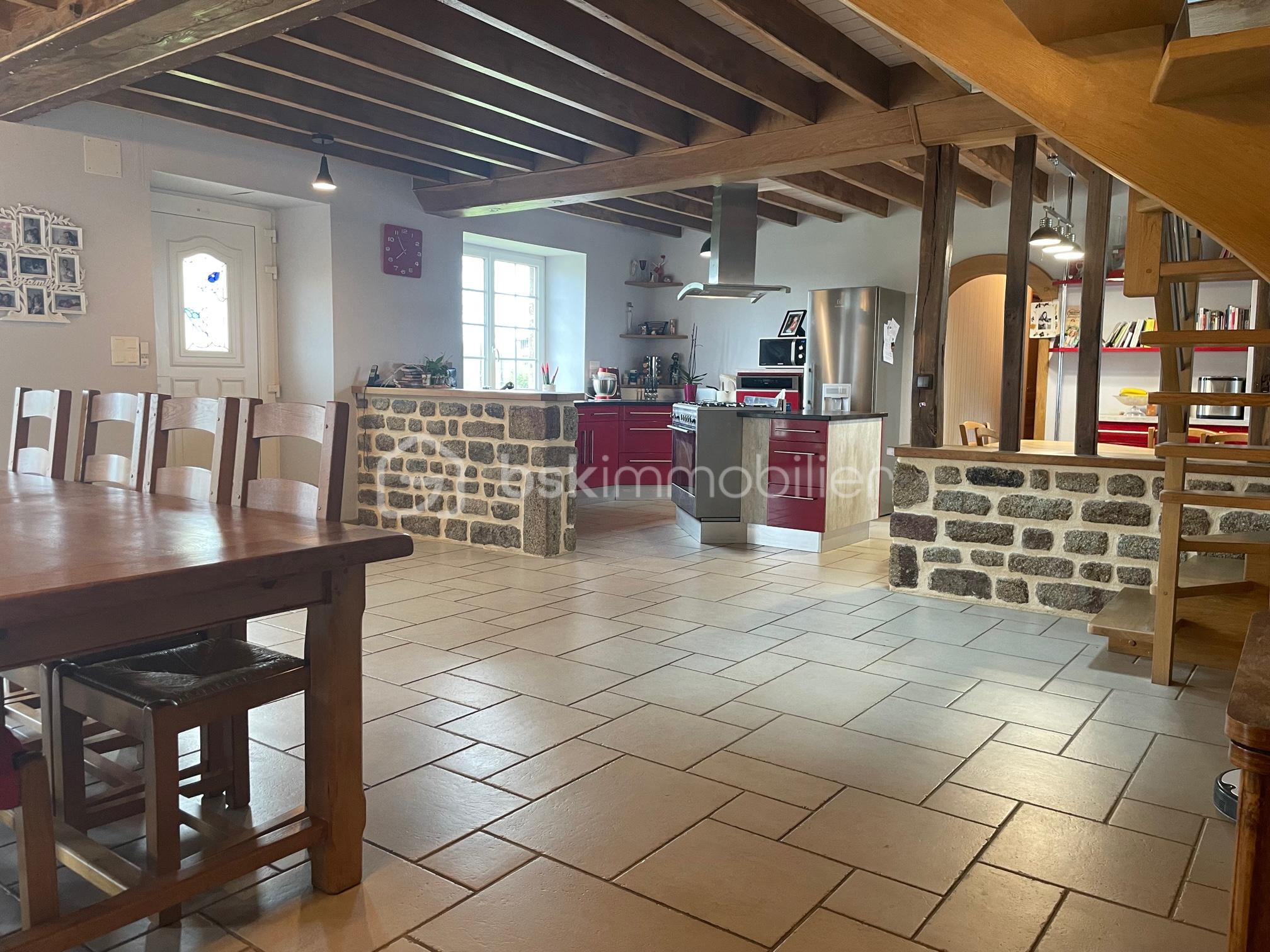 Maison de 200 m² - salle cuisine.jpg