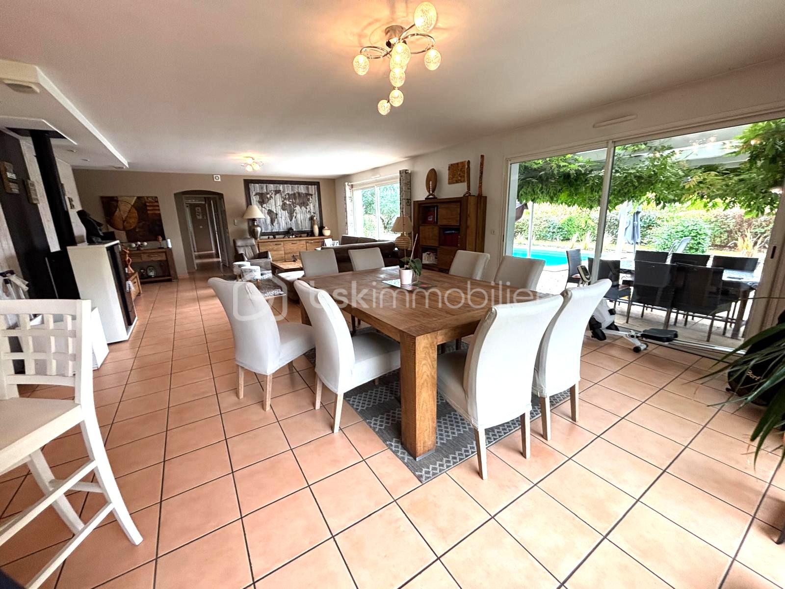Maison de 152 m² - salle à manger salon.jpg 2.jpg