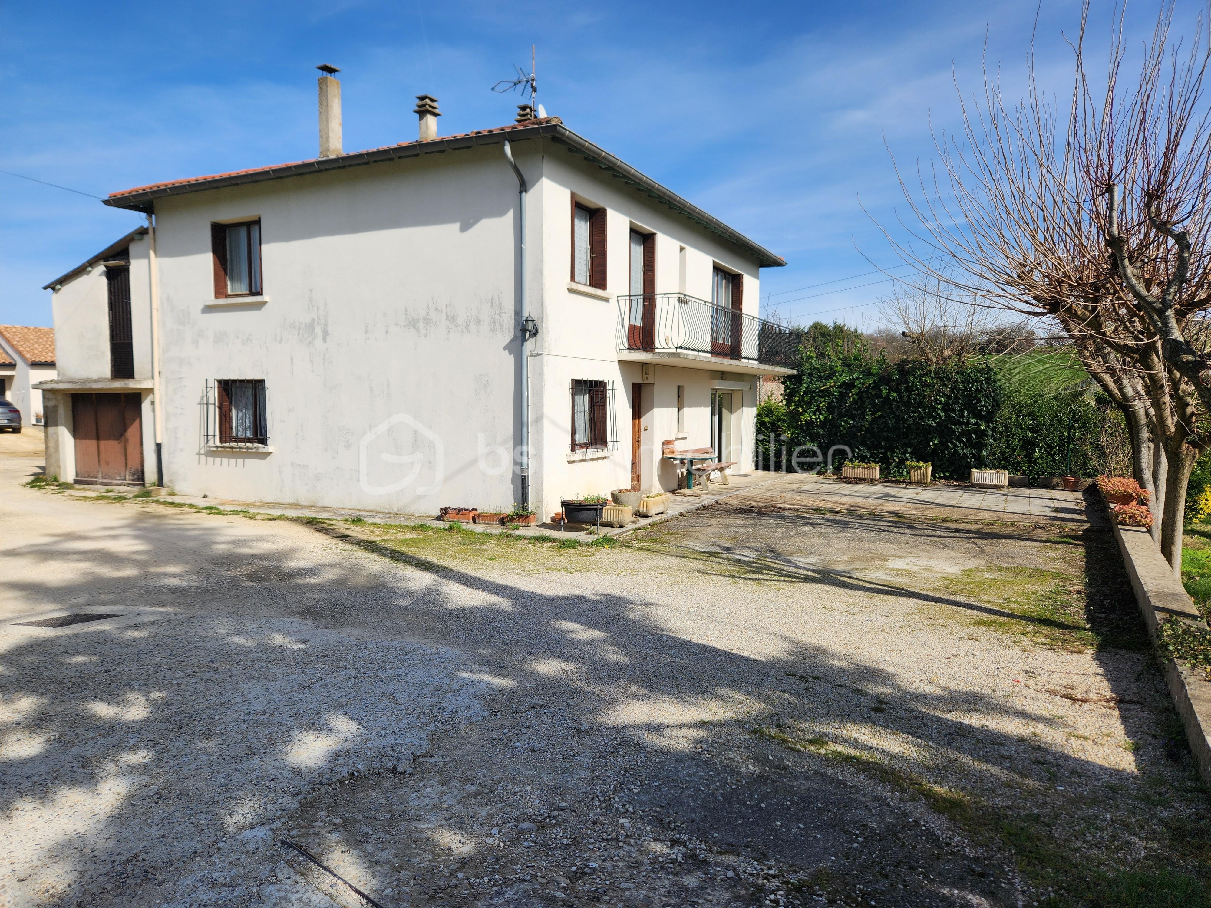 Façade Sud Ouest cour.jpg