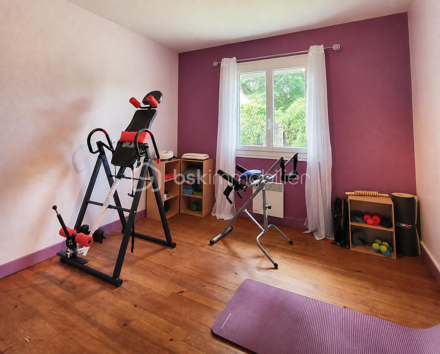 Ch02 bas mauve salle sport éclaircie.png