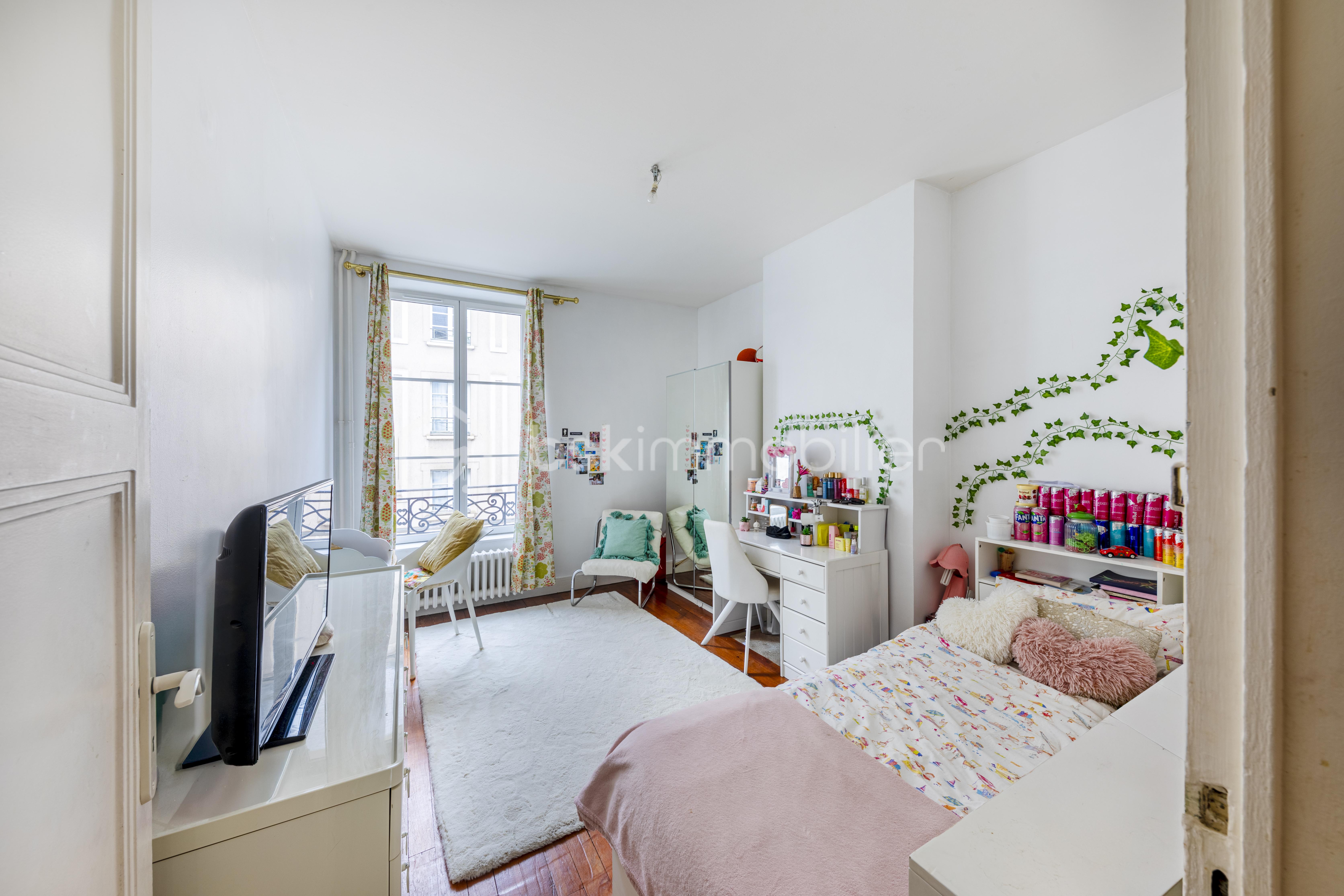 Appartement de 80 m² - Chambre côté rue.jpg