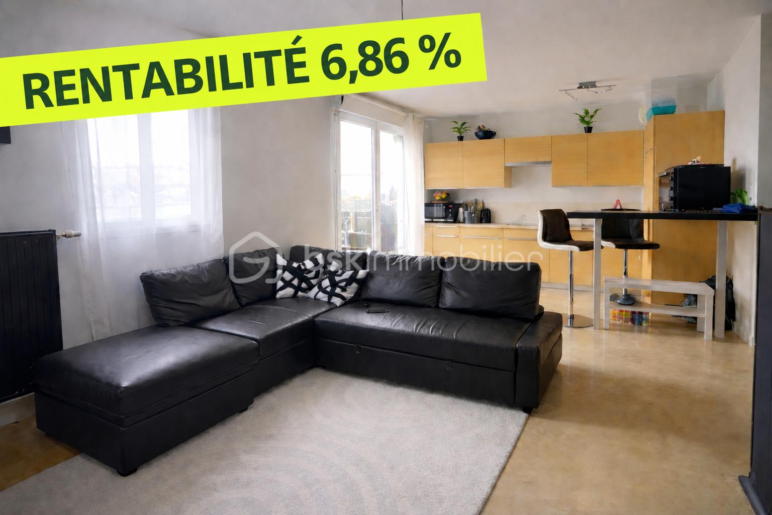 Salon moderne avec cuisine ouverte BANDEAU RENTABILITE.png