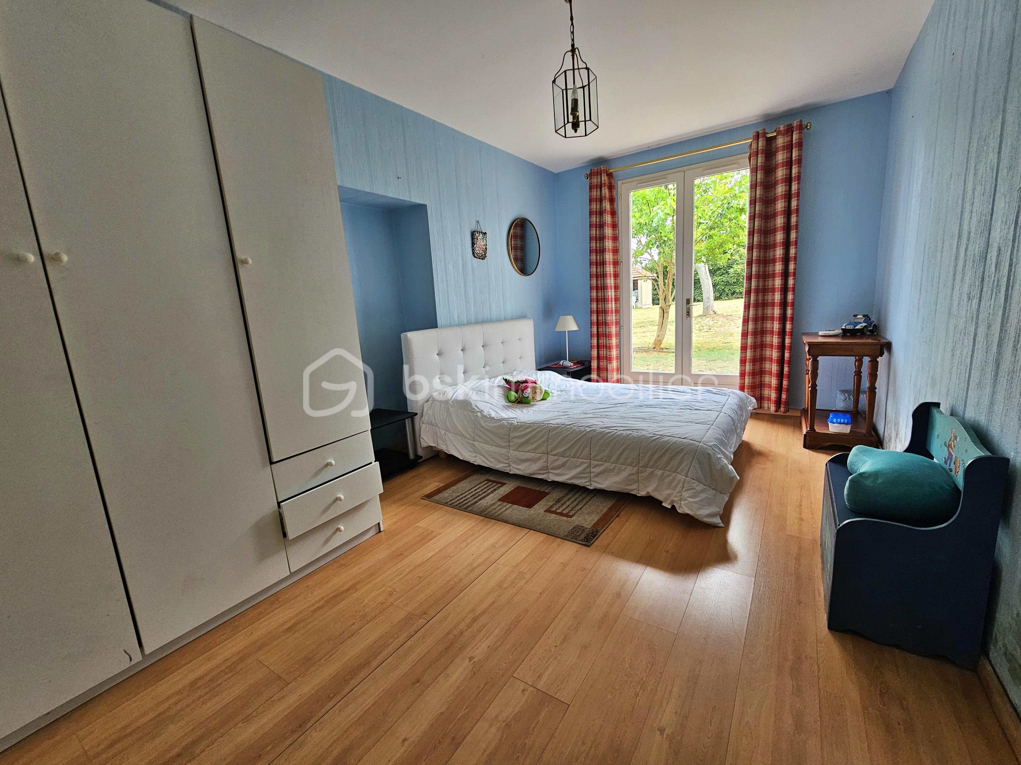 Maison ancienne de 180 m² - CHAMBRE 1 RDC (1).jpg