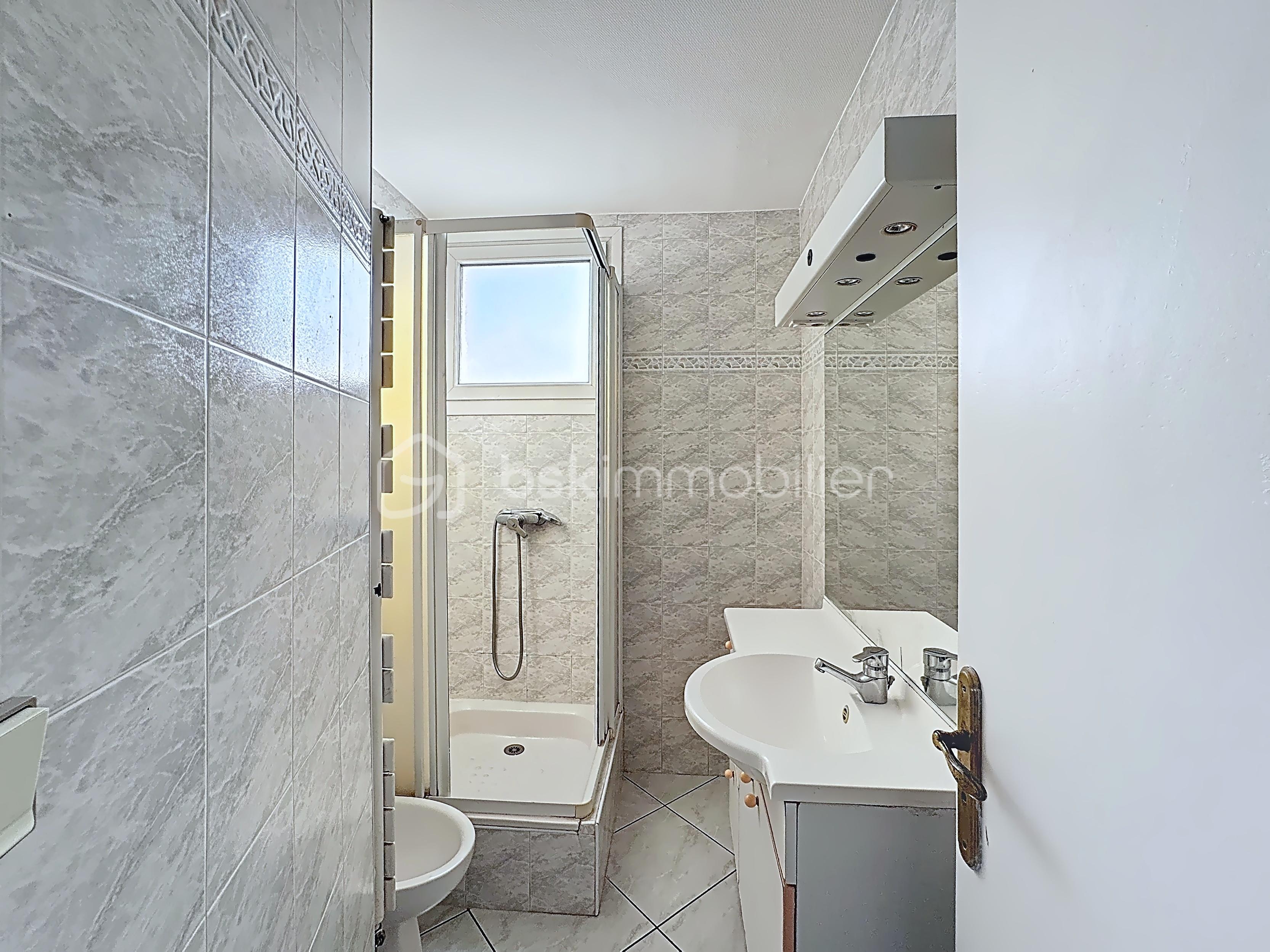 Appartement de 68,98 m² - salle d'eau.jpeg