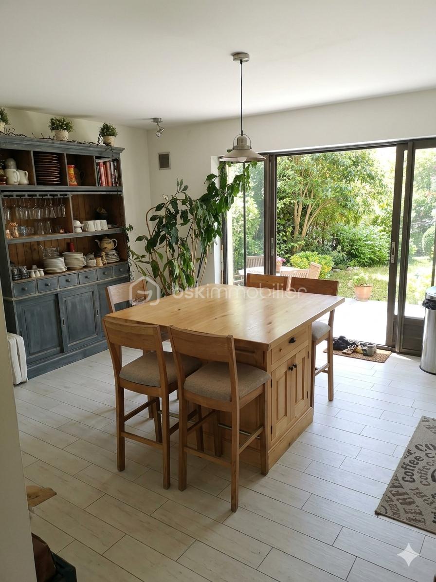 salle à manger vue jardin.png