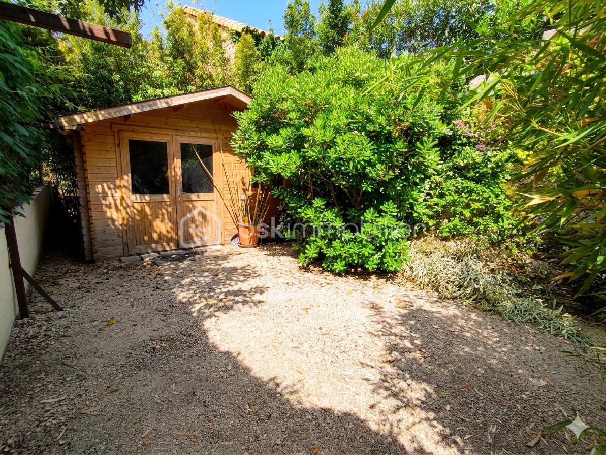 chalet au fond du jardin.png
