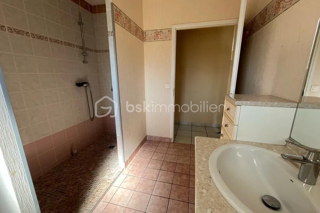 Maison de 117 m² - salle d'eau 1.jpg