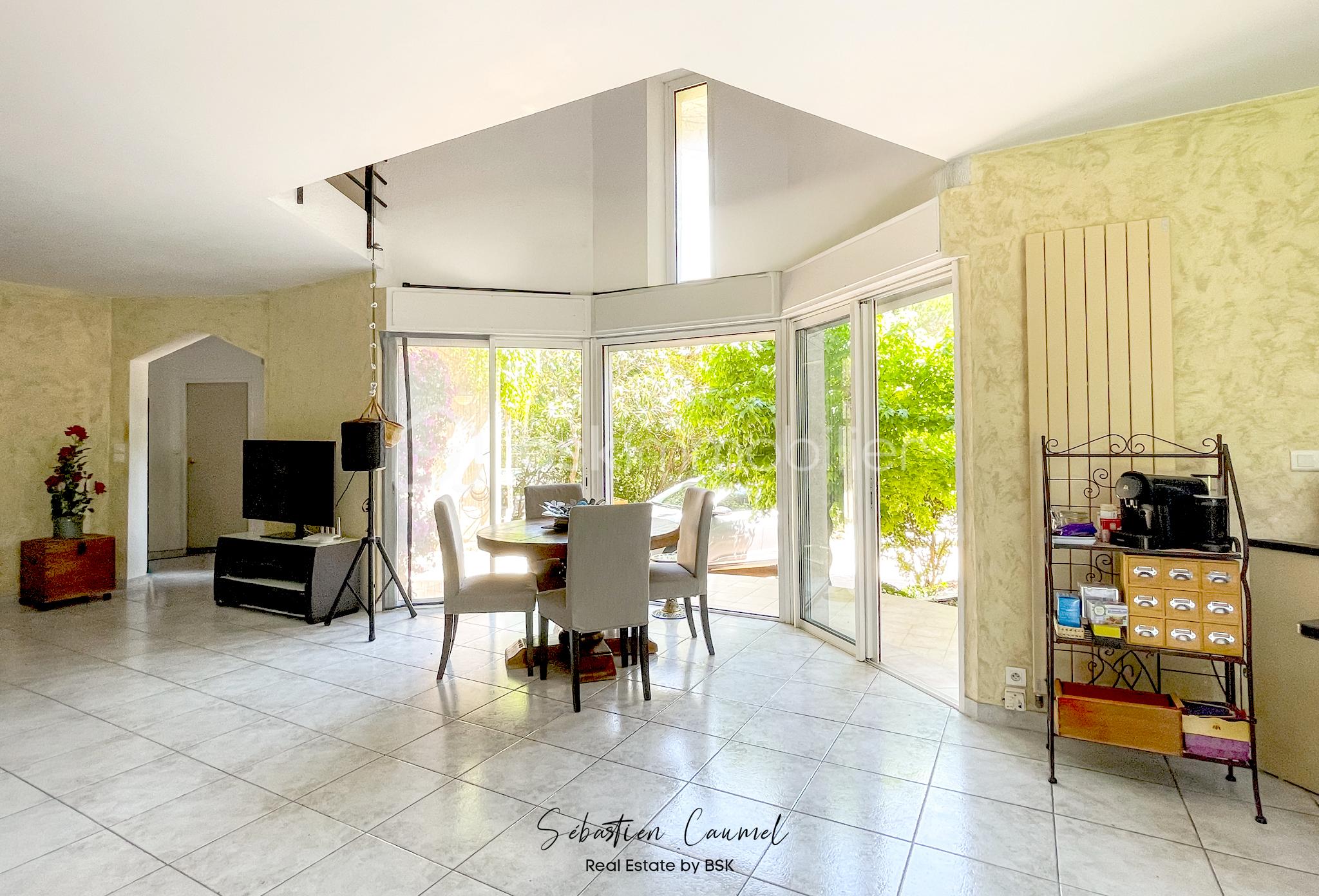 espace-vie-lumineux-villa-architecte-montpellier-ouest.jpg