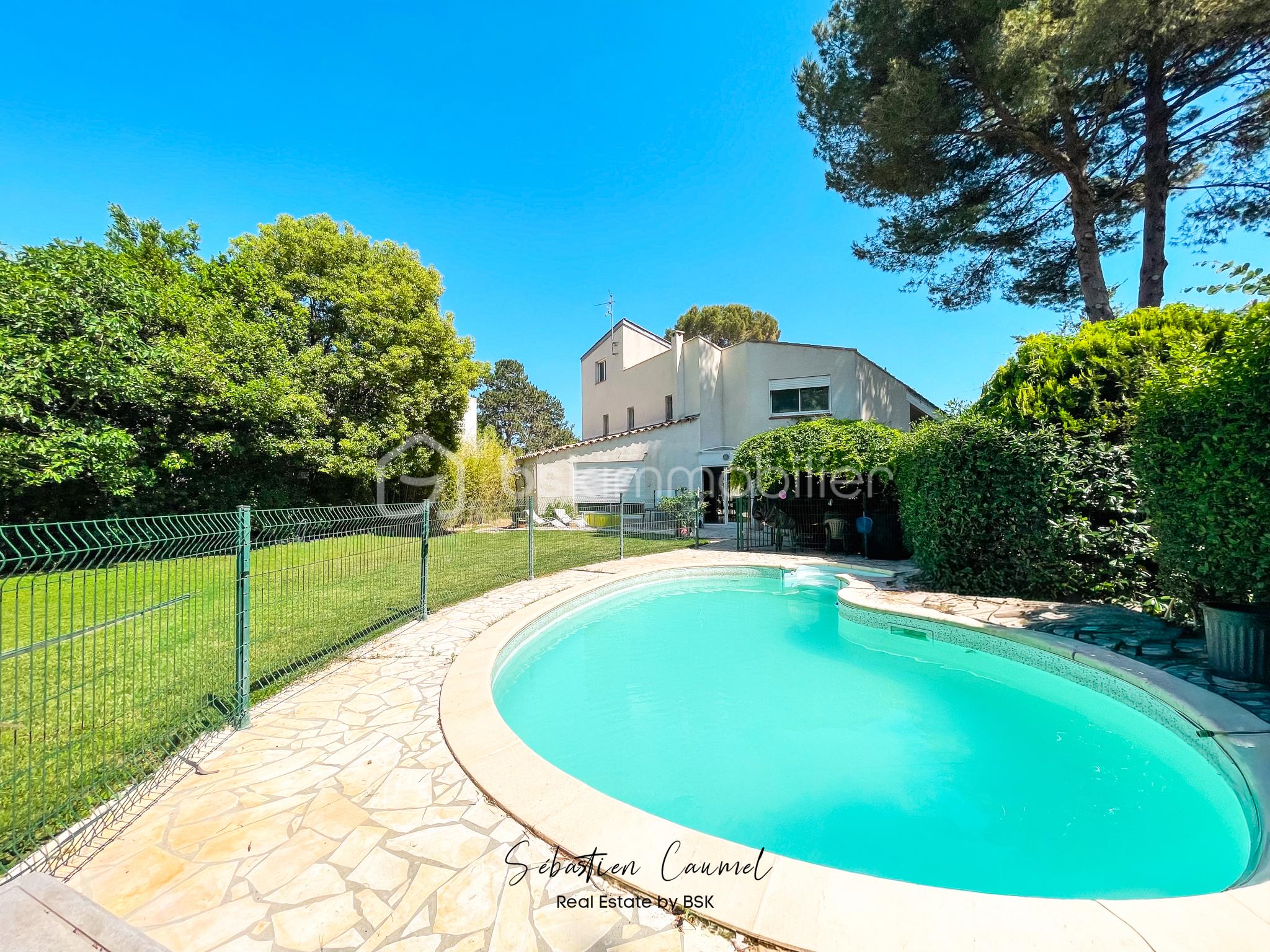 piscine-bassin-arrondi-dallage-pierre-villa-herault.jpg