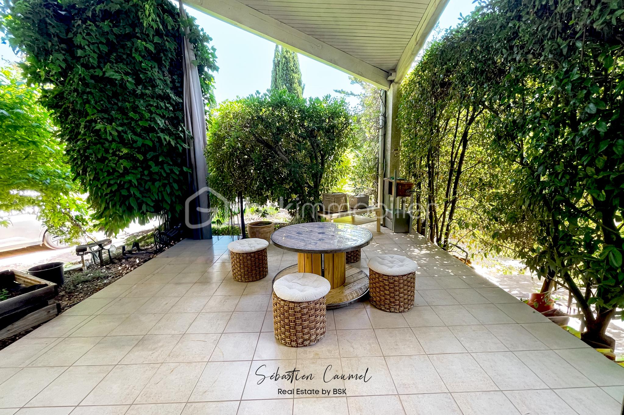 terrasse-couverte-exposition-sud-villa-saint-jean-de-vedas-herault.jpg