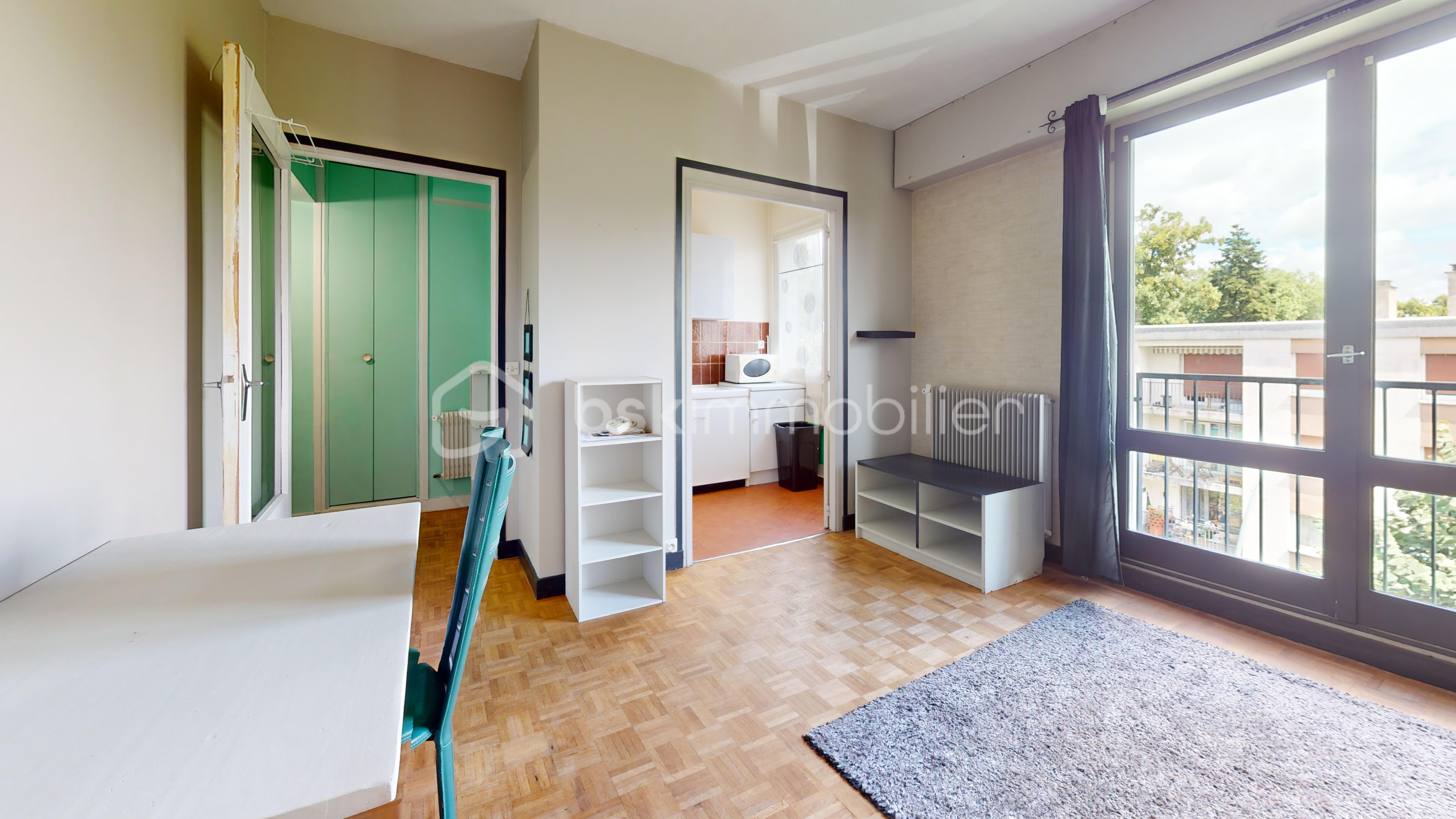 Appartement de 25,72 m² - Olivet-Living-Room 1.jpg