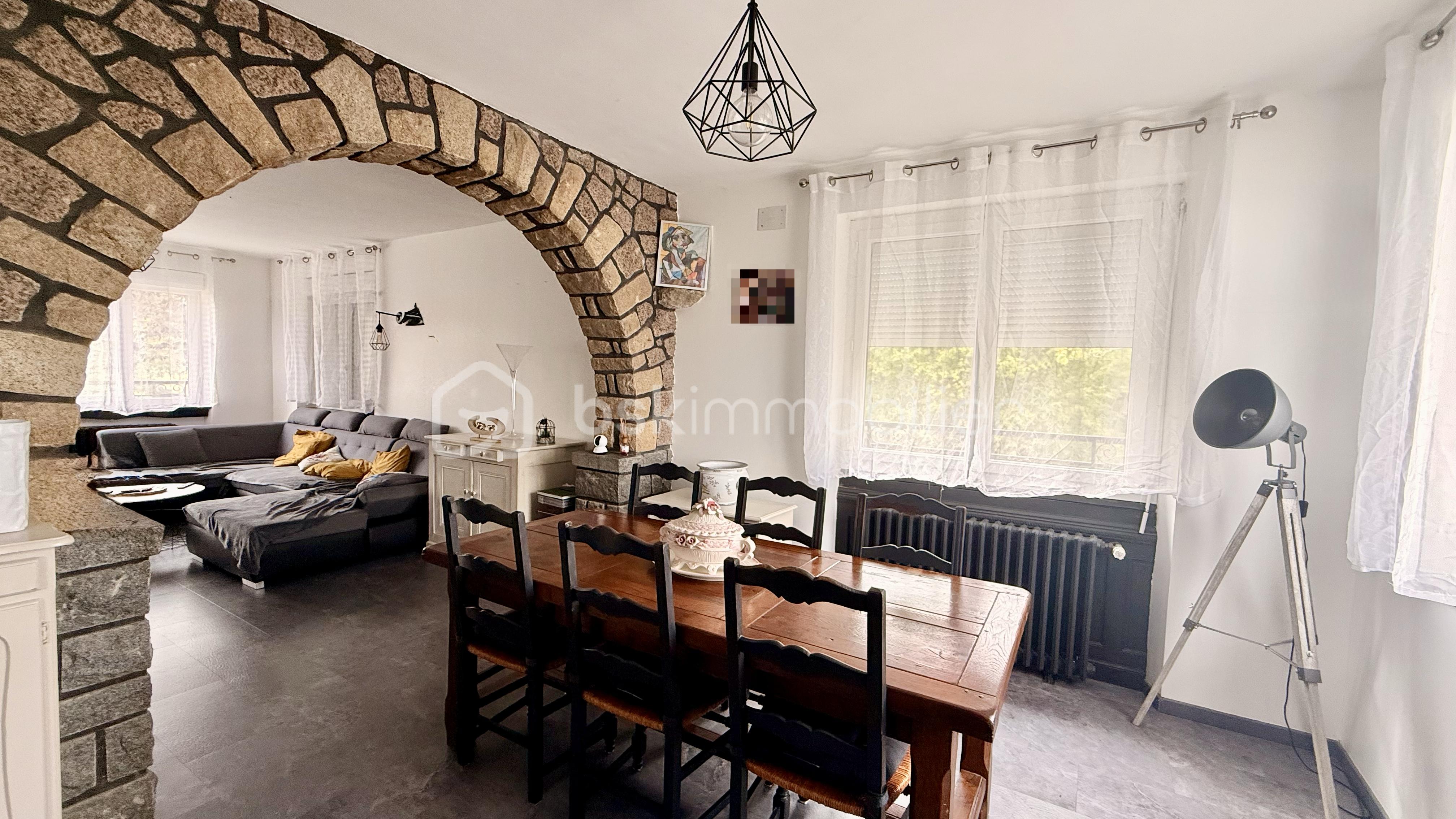 Maison 7 pièces 187 m² · à Briouze · 187 m² · 260 000 €