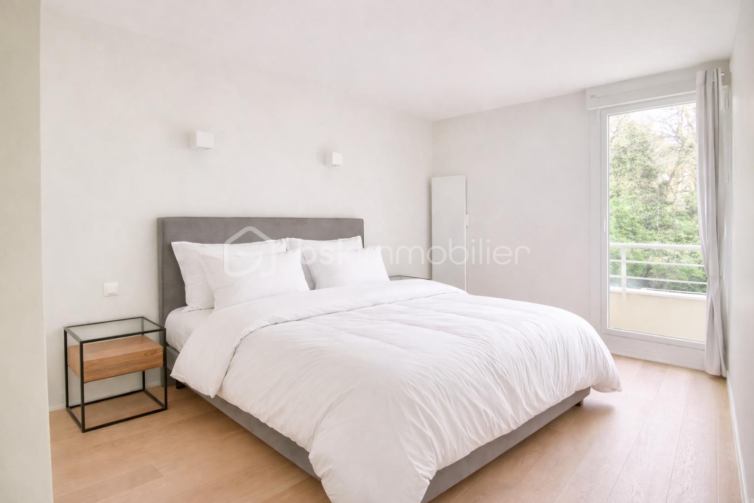 Appartement de 105,49 m² - Chambre lit fait 2.png