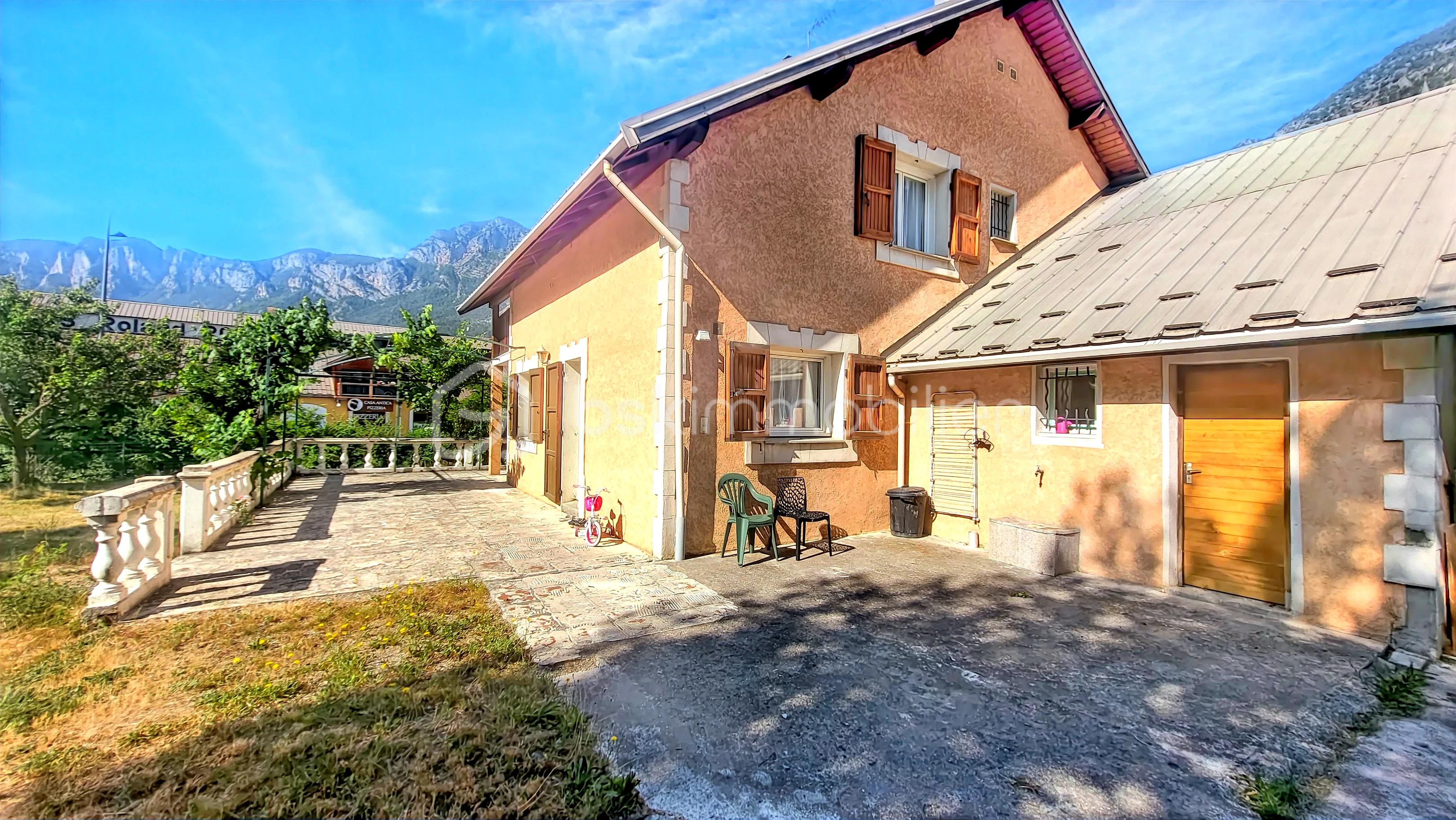 Maison traditionnelle de 155 m² - 3e4337d5-4e12-4bb5-9ee8-5f5c2a22cc03.jpg