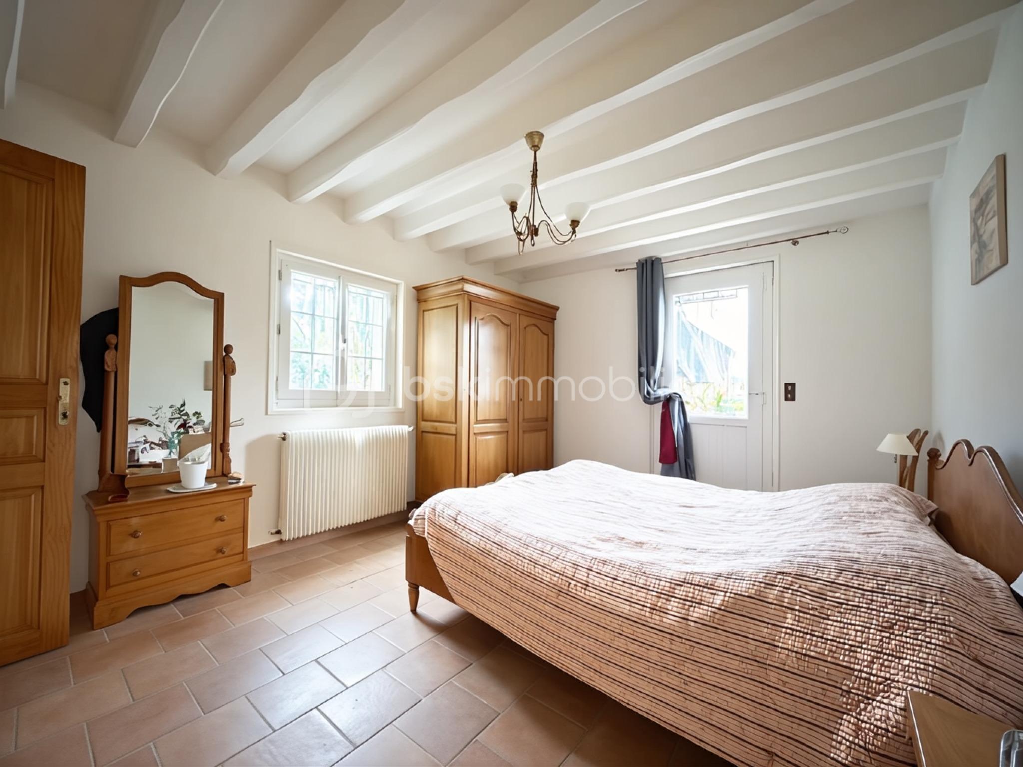 Maison ancienne de 261 m² - chambre 2.jpg