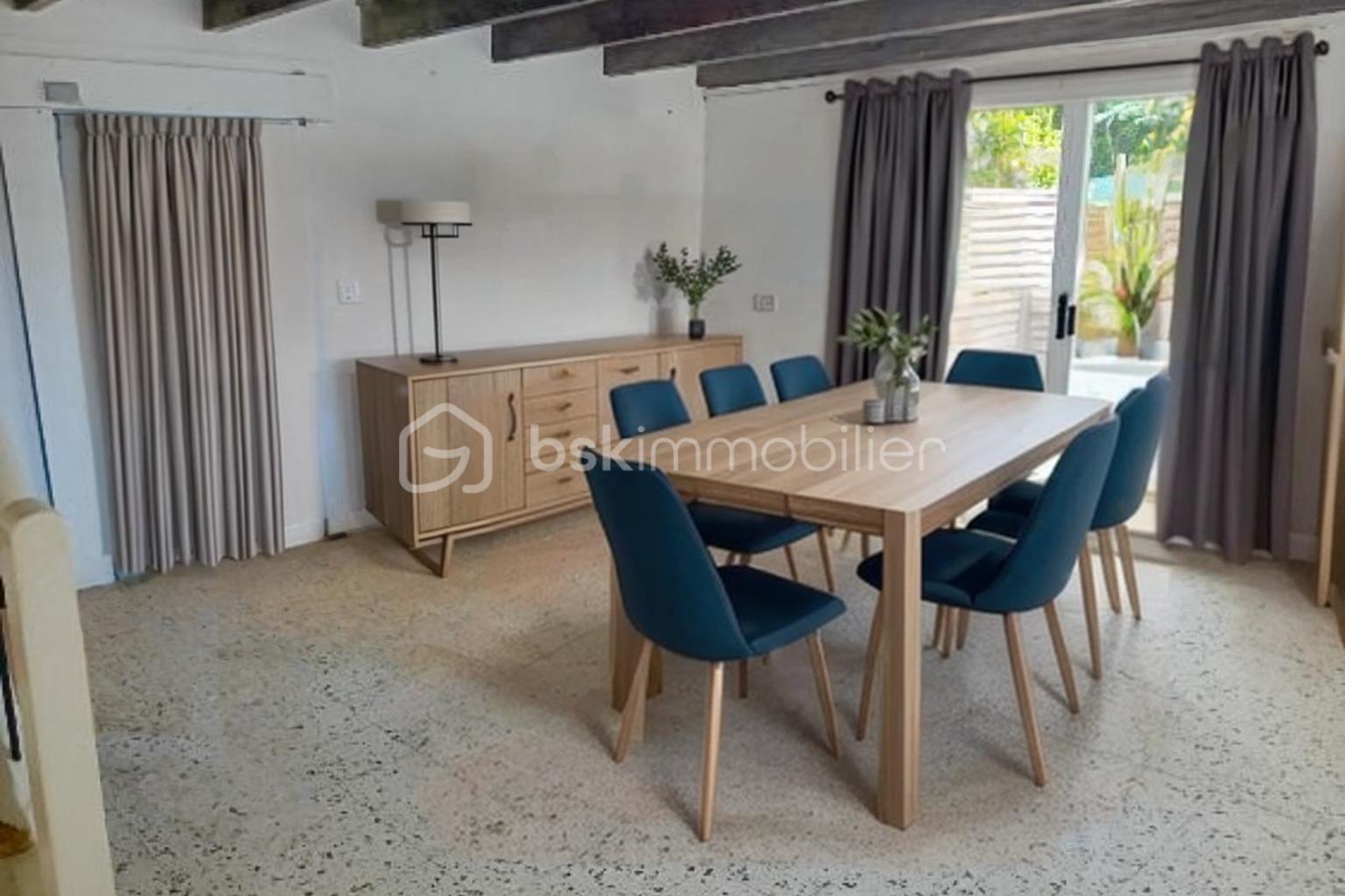 Maison de 200 m² - mISWN4Iy1QvuiksfKC6Zazm6WvTyhjgGQ90BVrY2.jpg